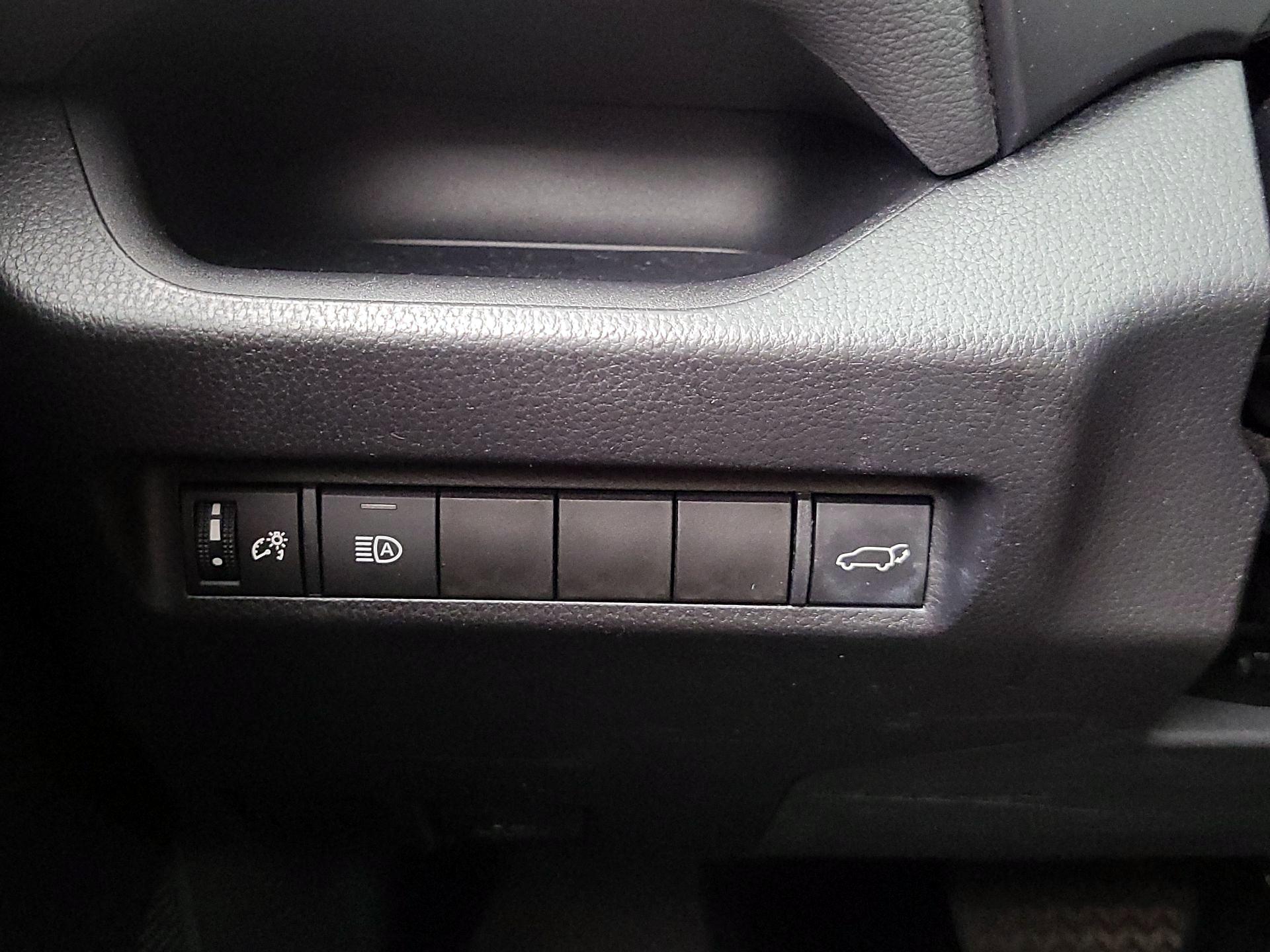 Thumbnail: 2021 Toyota RAV4 - 13