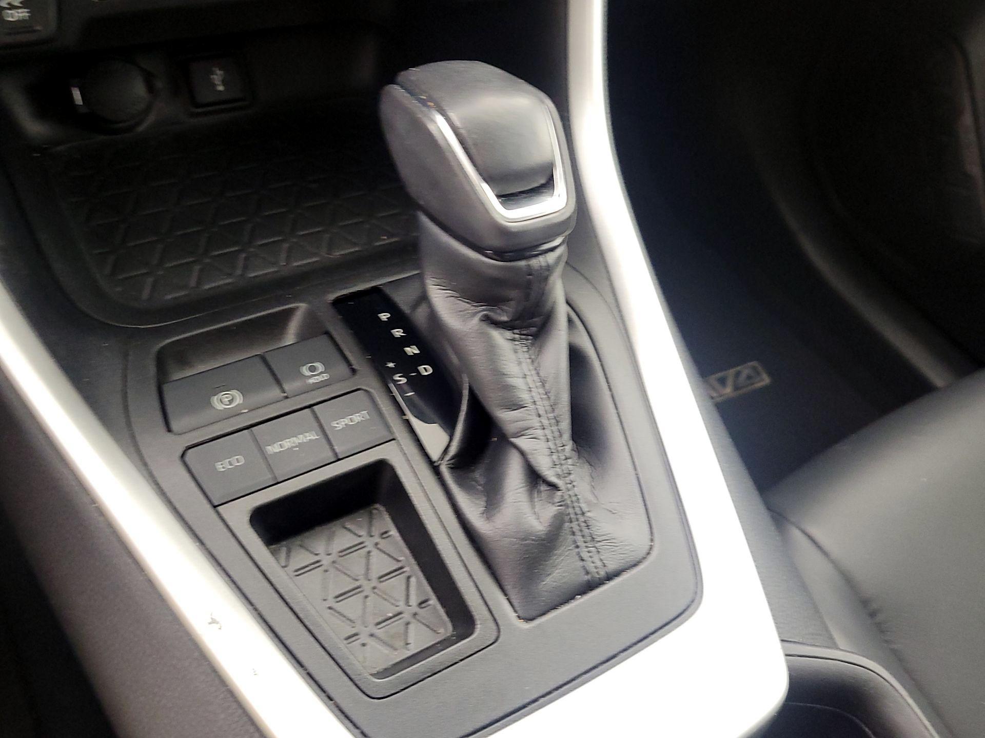 Thumbnail: 2021 Toyota RAV4 - 17