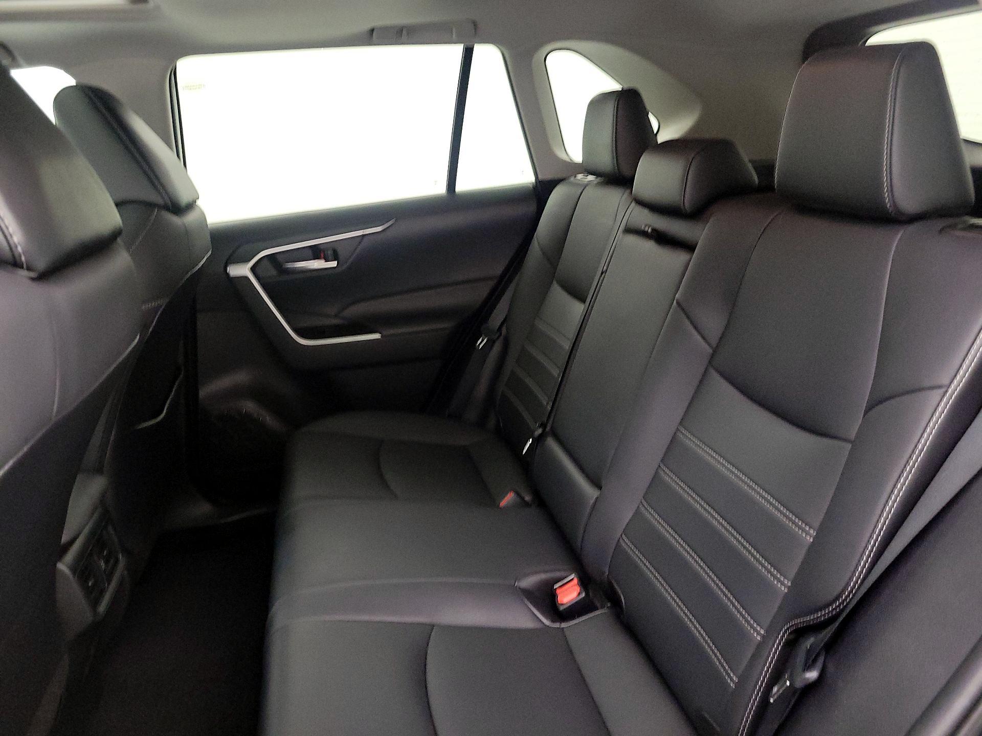 Thumbnail: 2021 Toyota RAV4 - 20