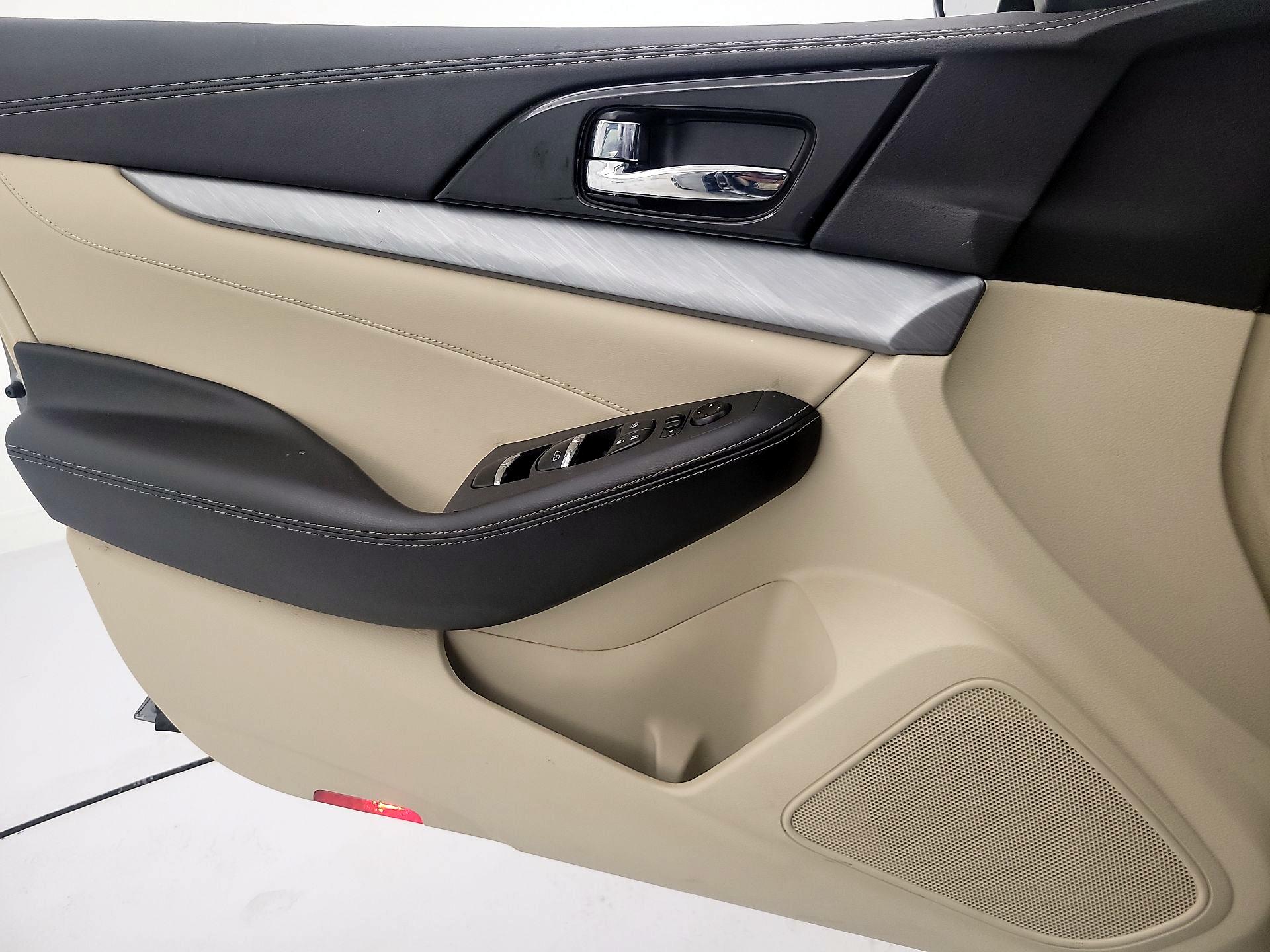 Thumbnail: 2016 Nissan Maxima - 12