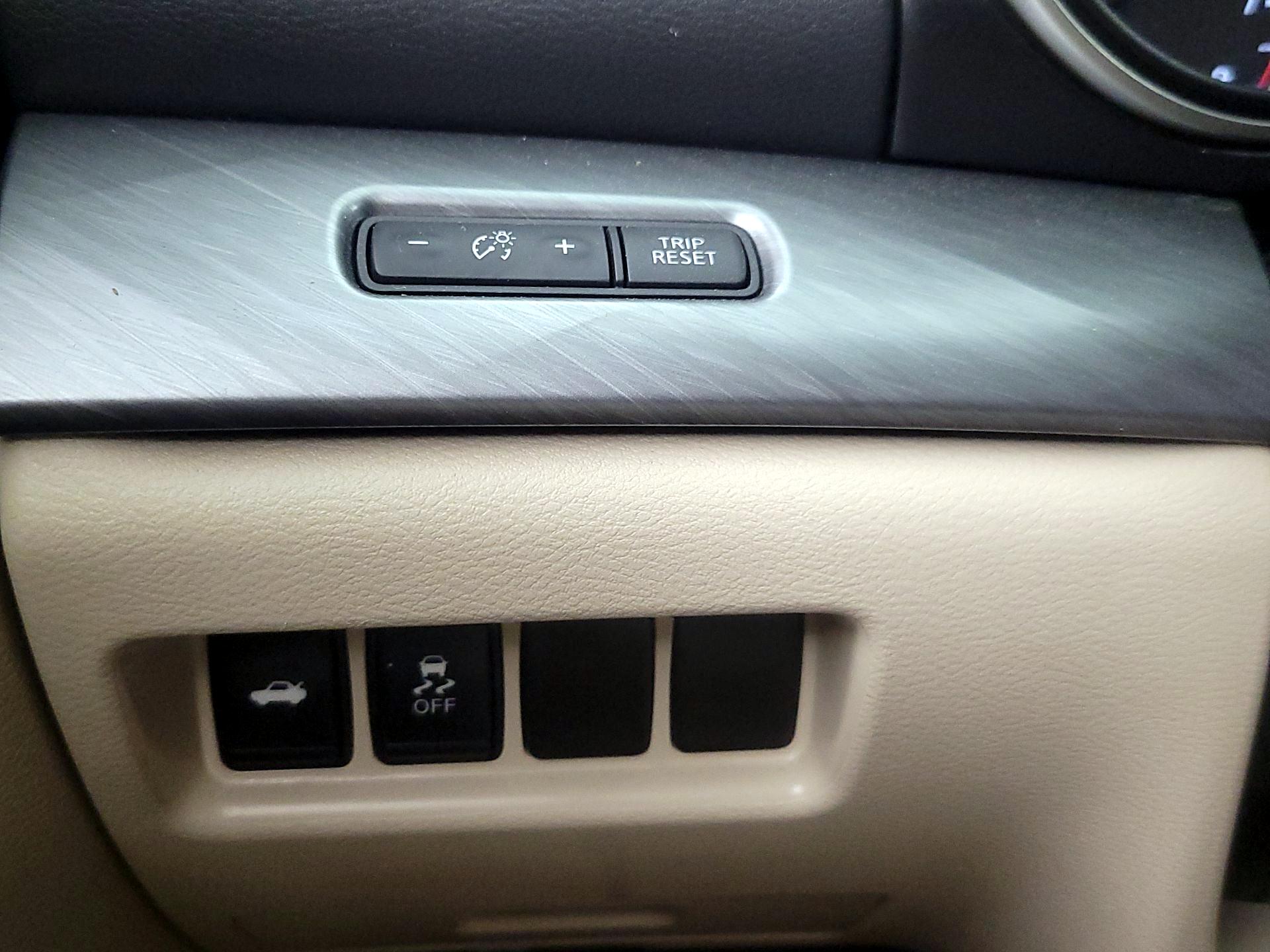 Thumbnail: 2016 Nissan Maxima - 13