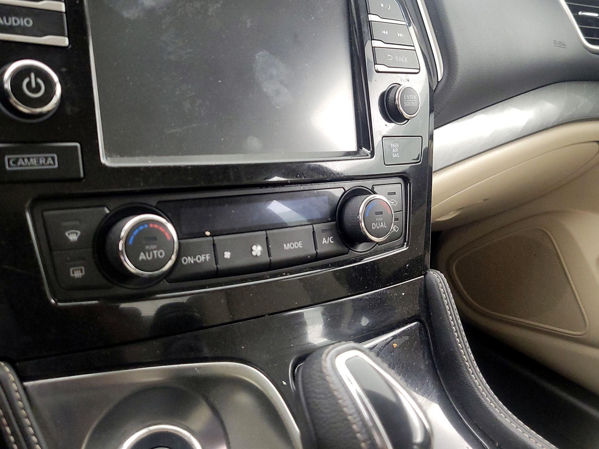 Thumbnail: 2016 Nissan Maxima - 17