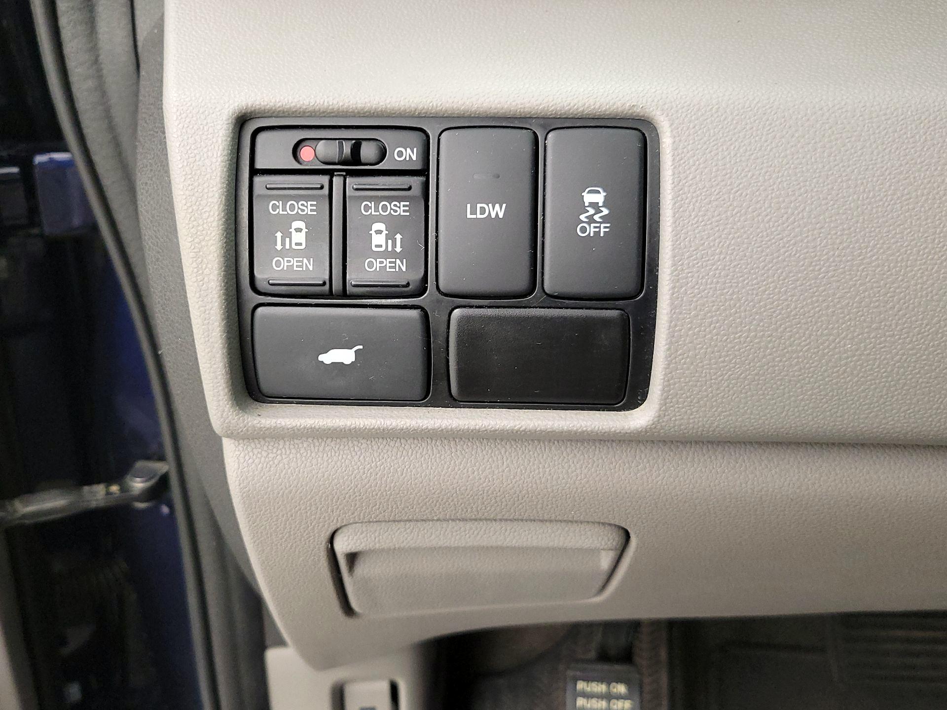 Thumbnail: 2015 Honda Odyssey - 13