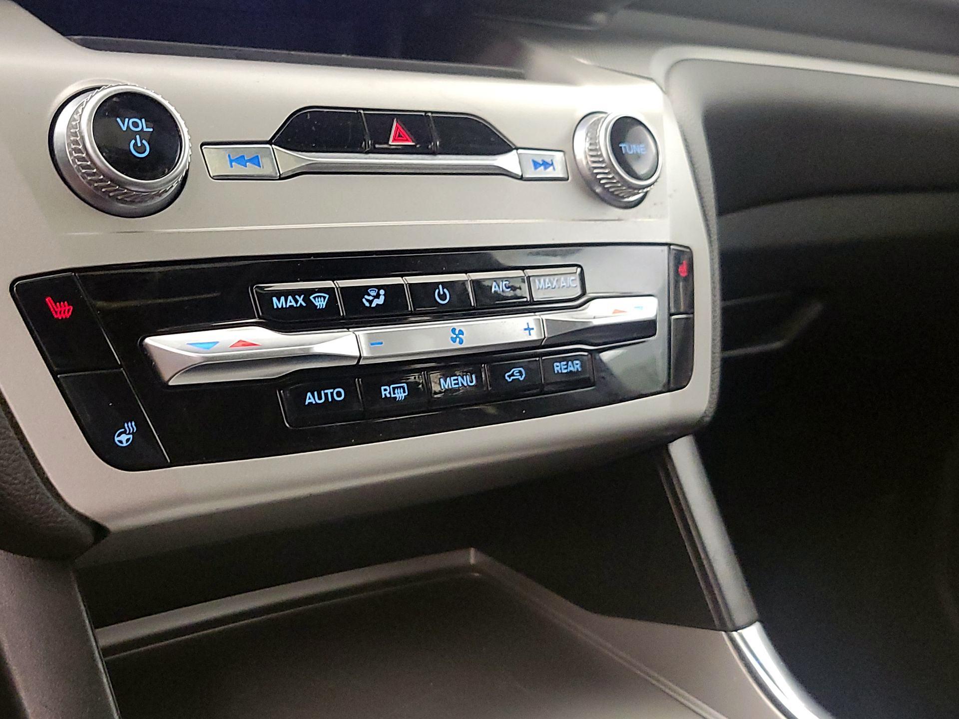 Thumbnail: 2022 Ford Explorer - 17