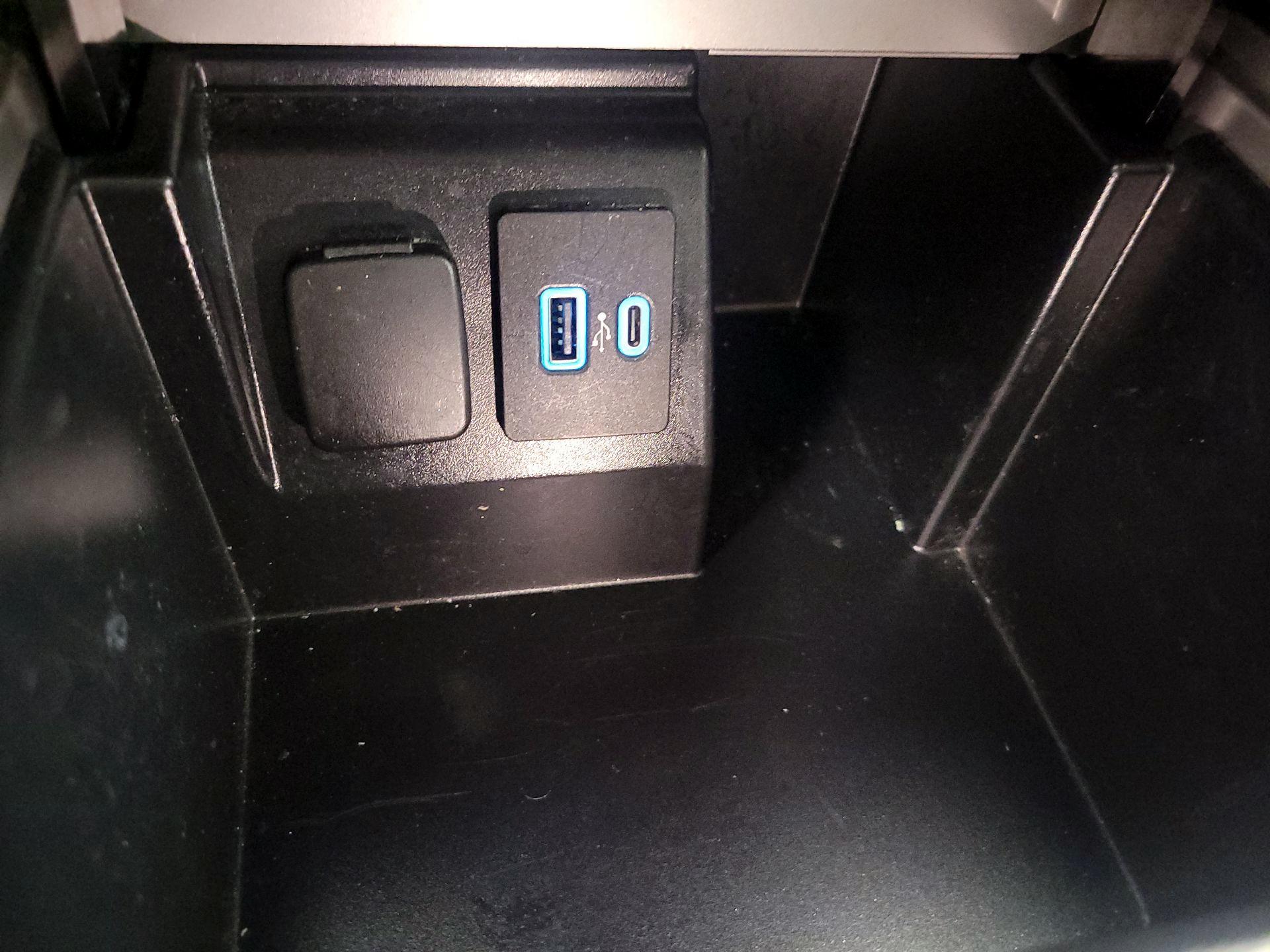 Thumbnail: 2022 Ford Explorer - 19