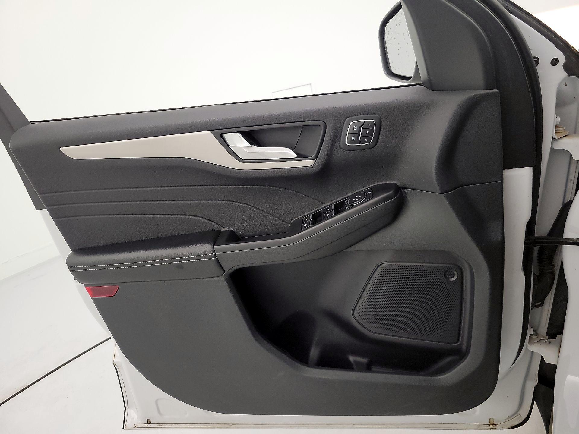 Thumbnail: 2022 Ford Escape - 12