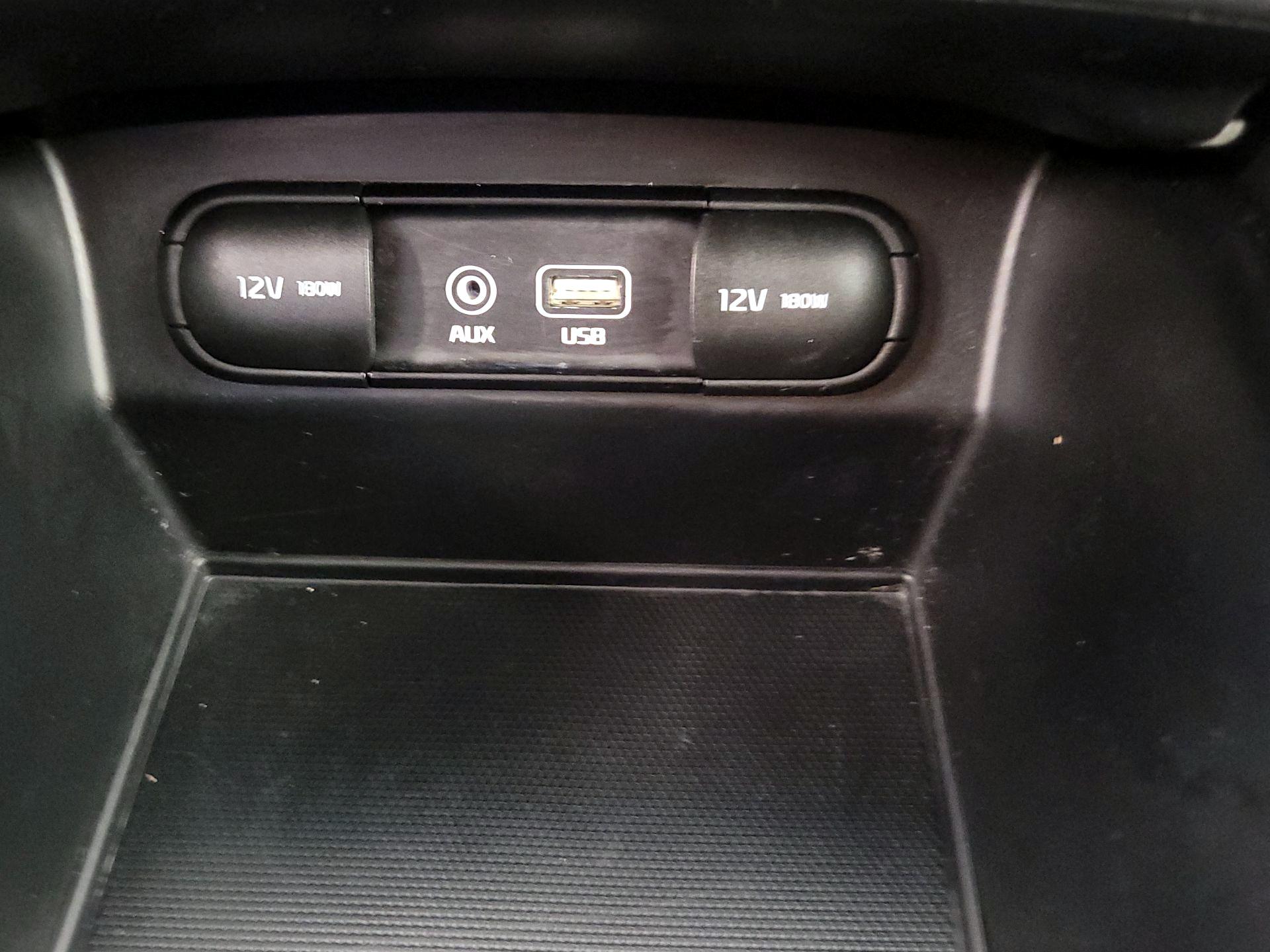 Thumbnail: 2020 Kia Sorento - 18