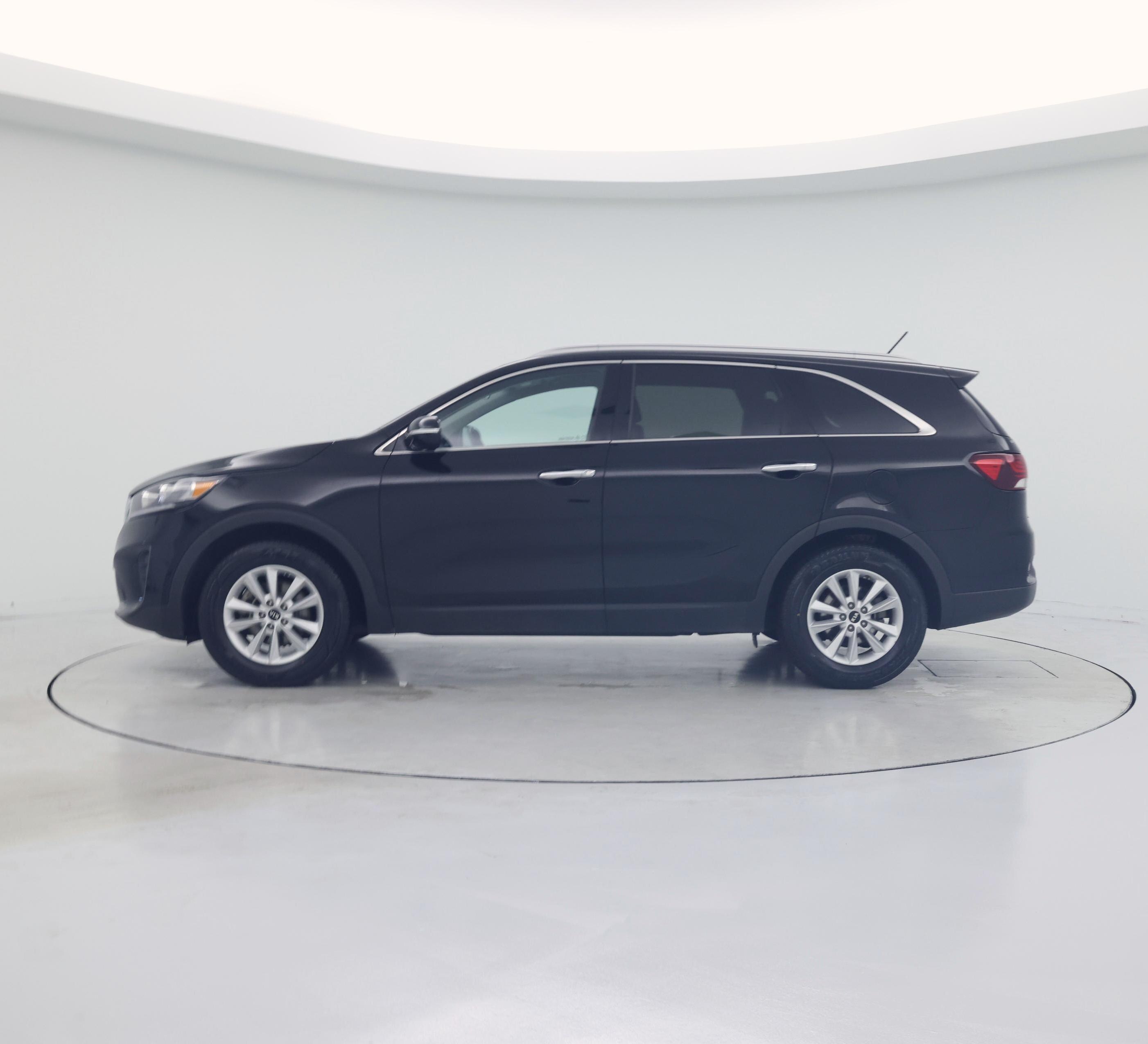 Thumbnail: 2020 Kia Sorento - 3