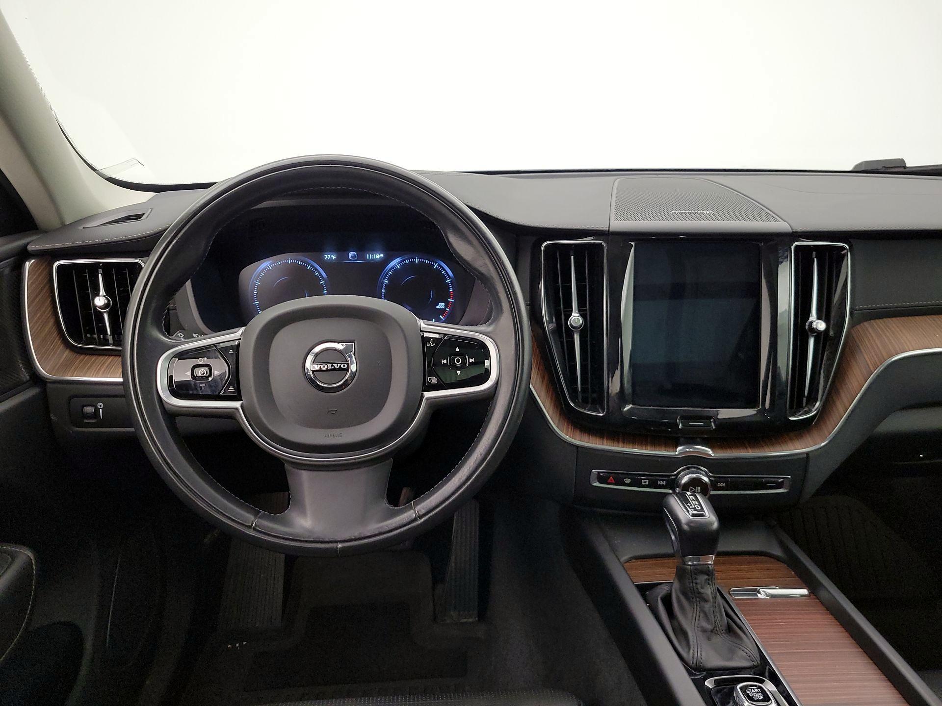 Thumbnail: 2020 Volvo XC60 - 10