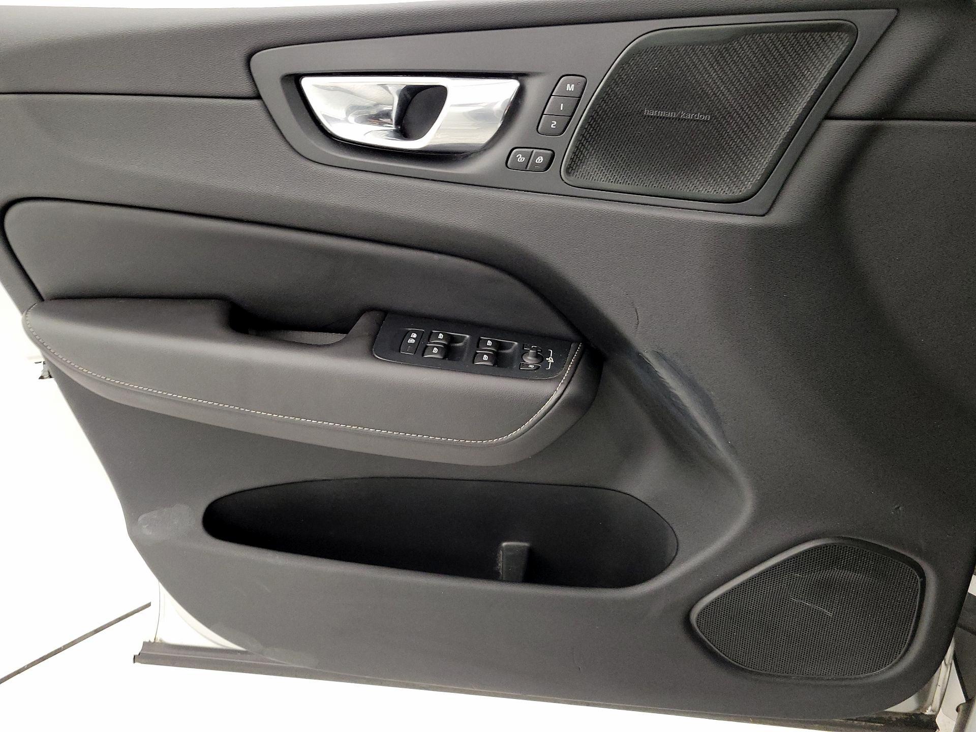 Thumbnail: 2020 Volvo XC60 - 12