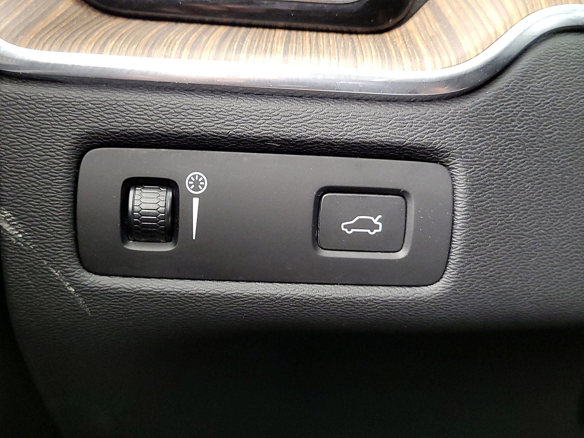 Thumbnail: 2020 Volvo XC60 - 13