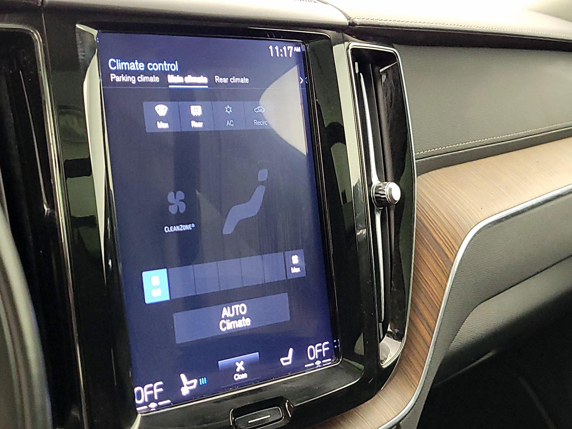 Thumbnail: 2020 Volvo XC60 - 17