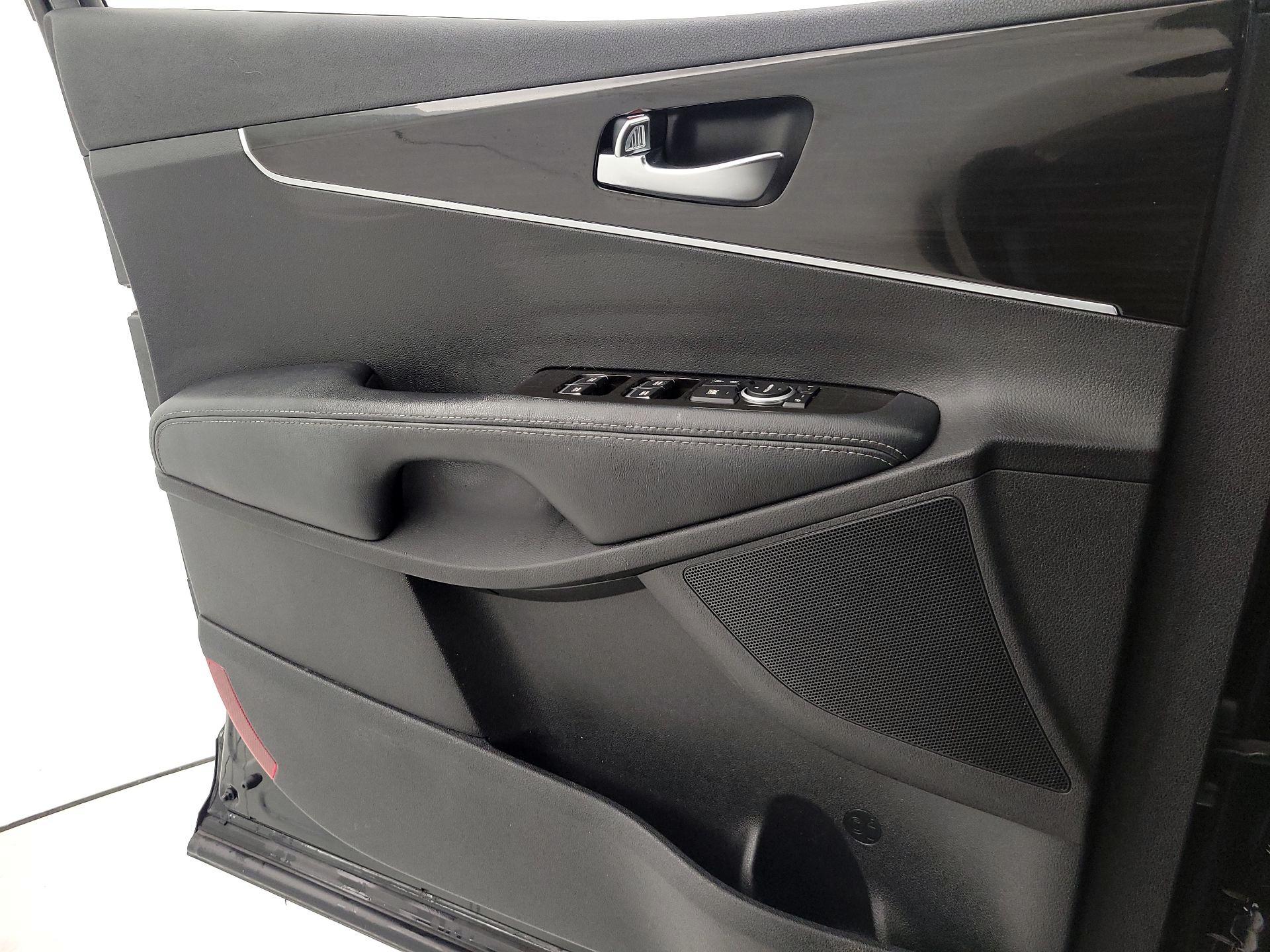 Thumbnail: 2019 Kia Sorento - 12