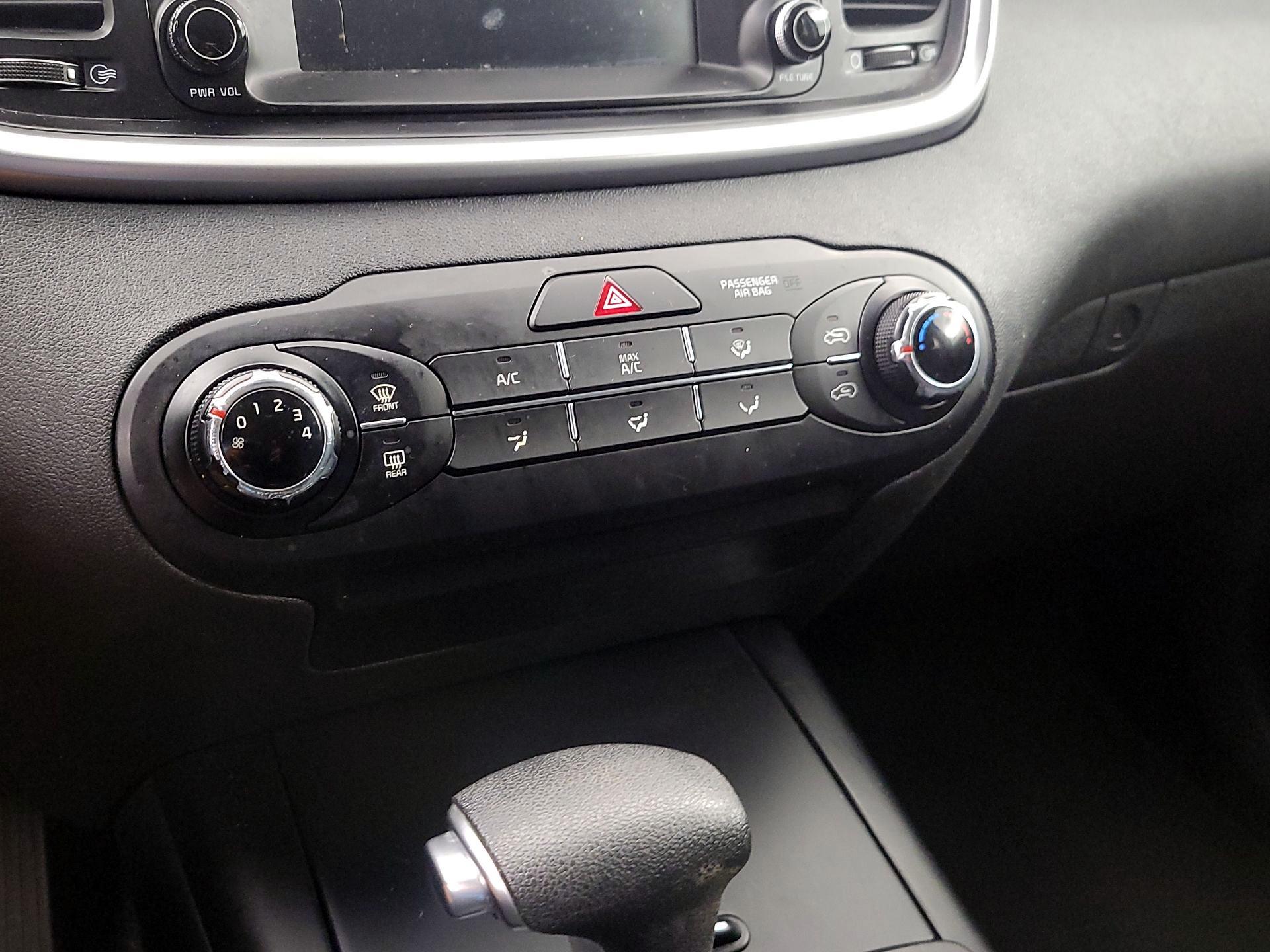 Thumbnail: 2019 Kia Sorento - 16