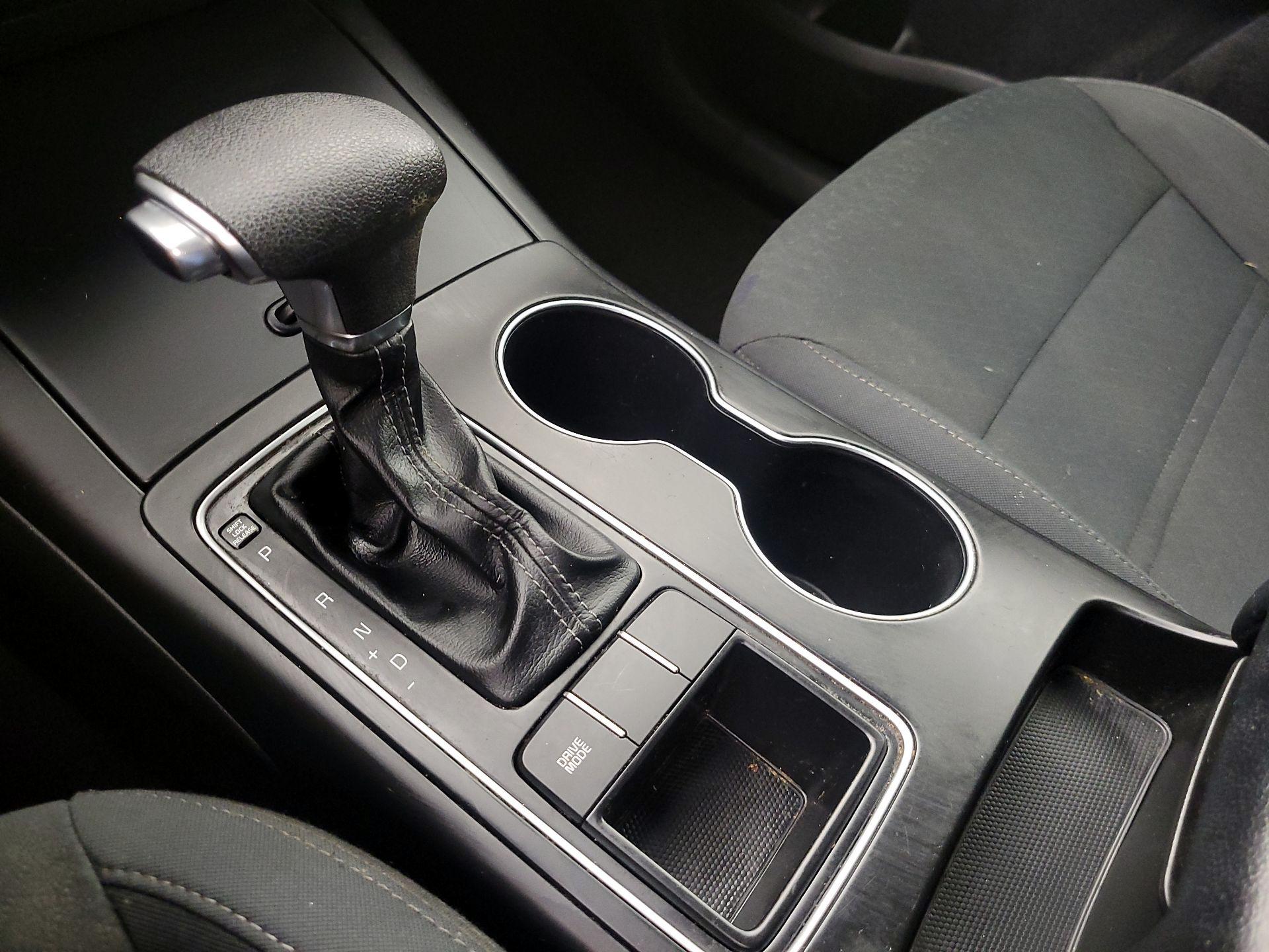 Thumbnail: 2019 Kia Sorento - 17