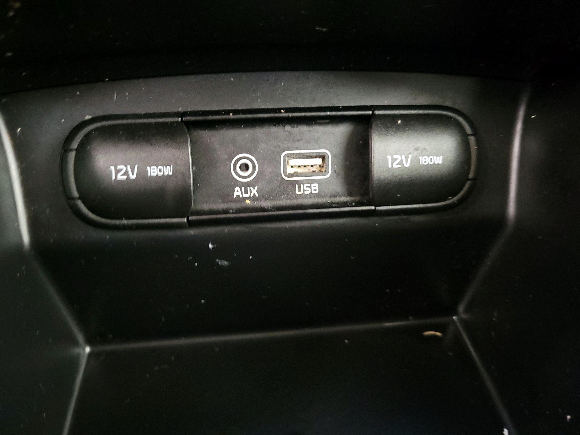 Thumbnail: 2019 Kia Sorento - 18