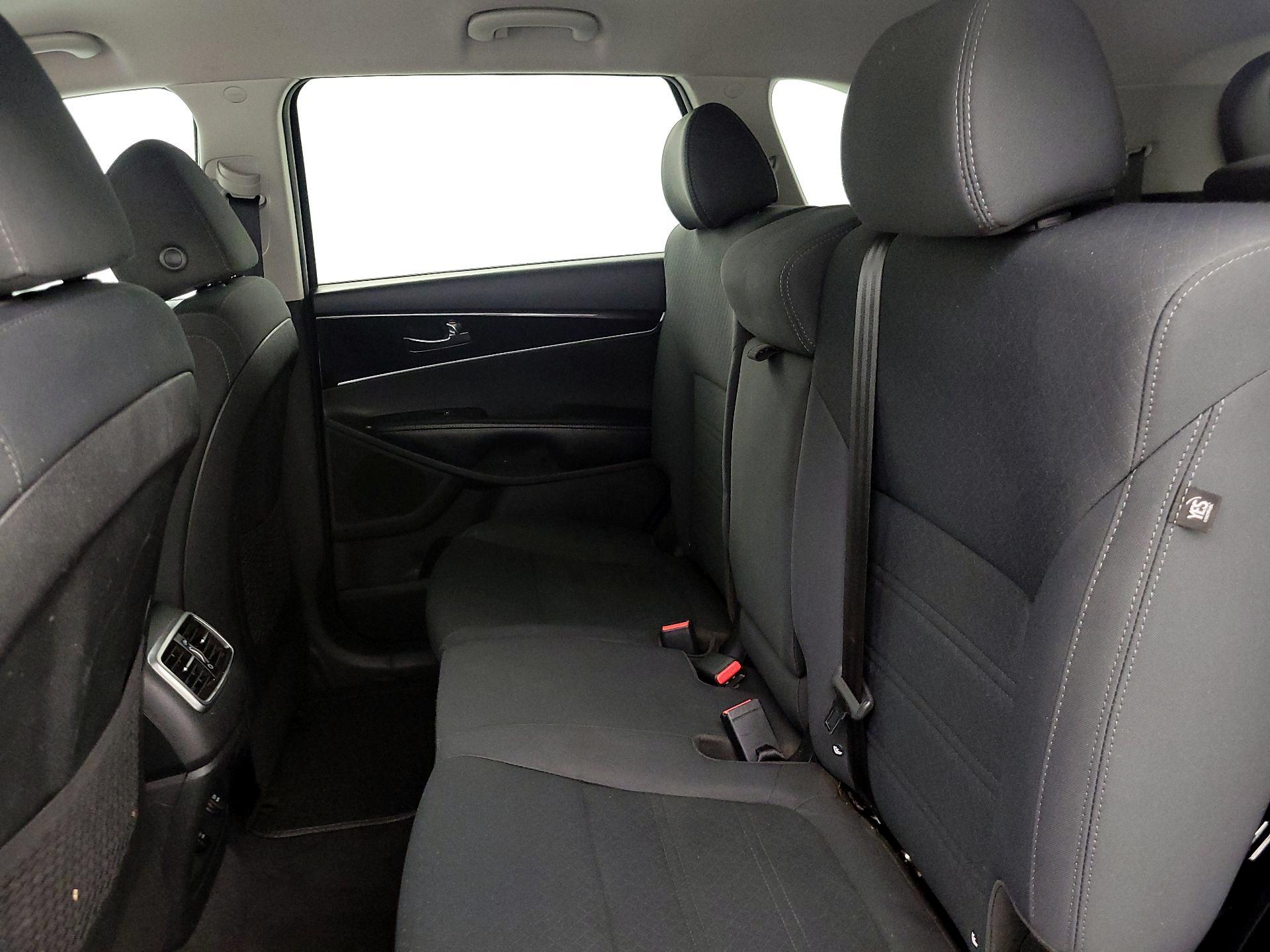 Thumbnail: 2019 Kia Sorento - 19