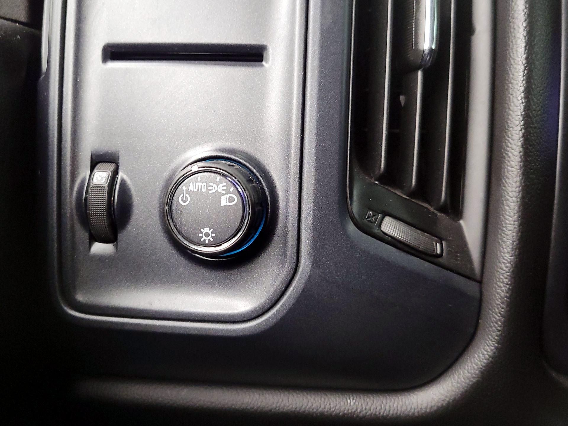 Thumbnail: 2015 Chevrolet Silverado 1500 - 13