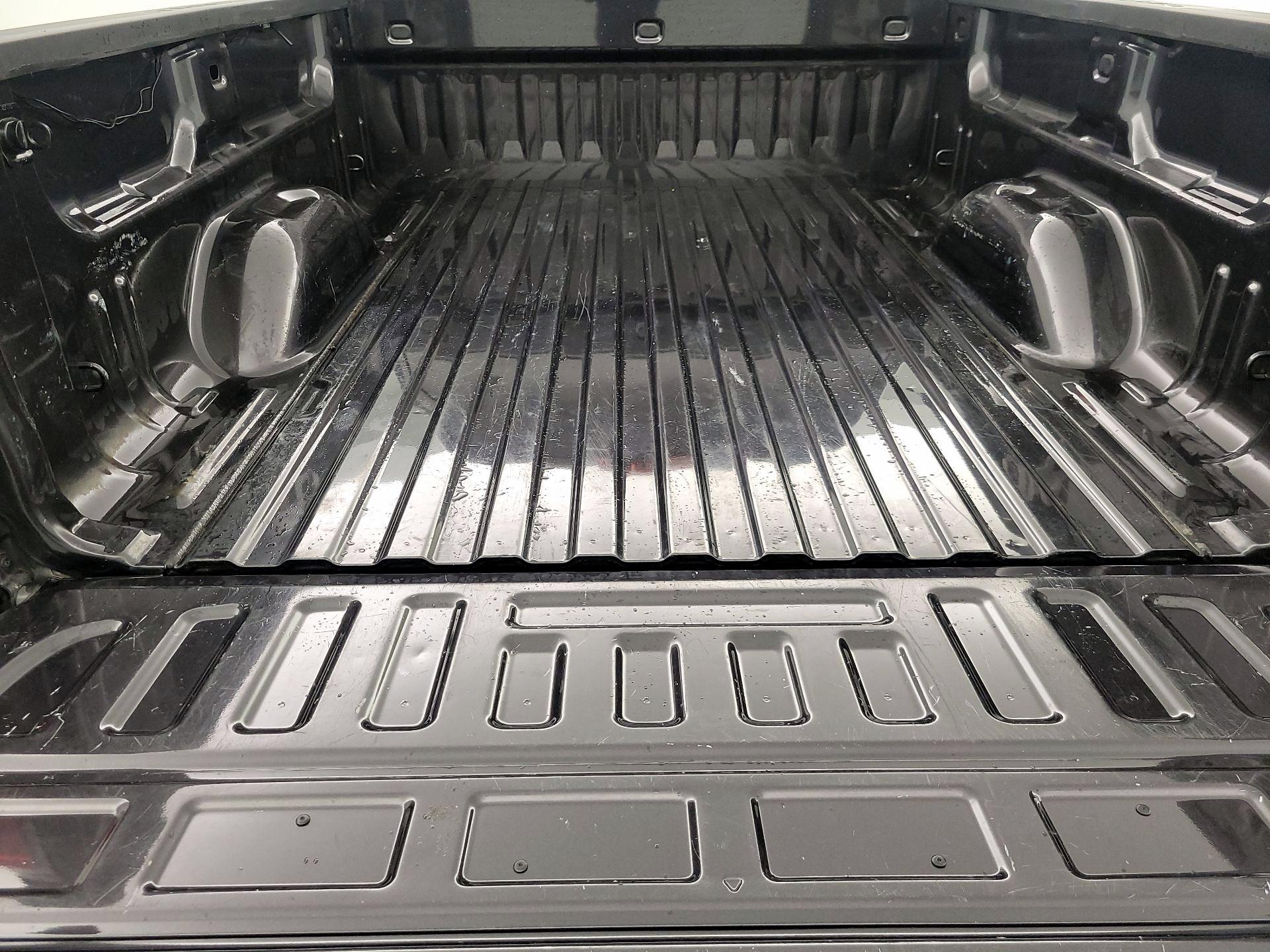 Thumbnail: 2015 Chevrolet Silverado 1500 - 19