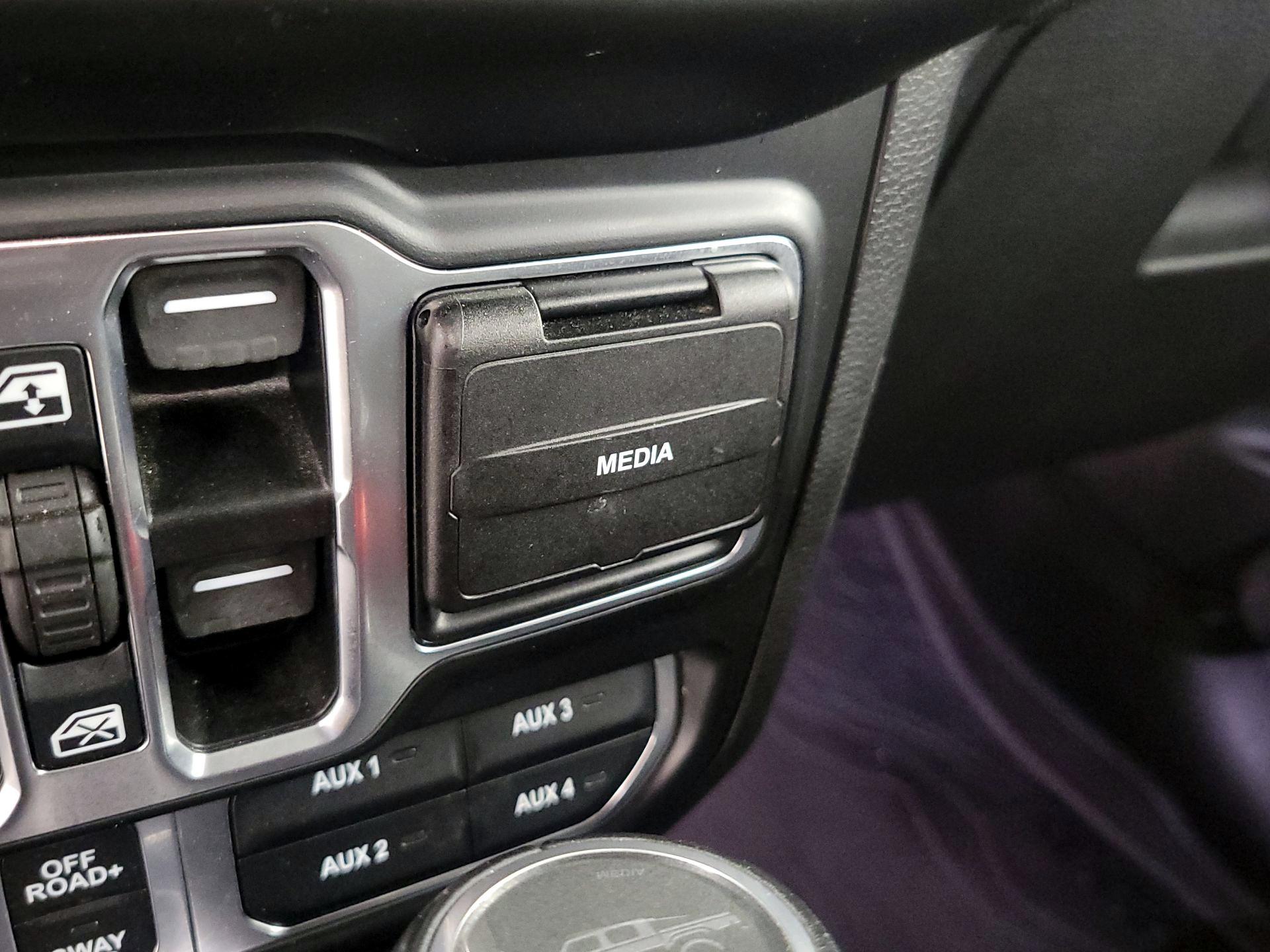 Thumbnail: 2020 Jeep Gladiator - 19