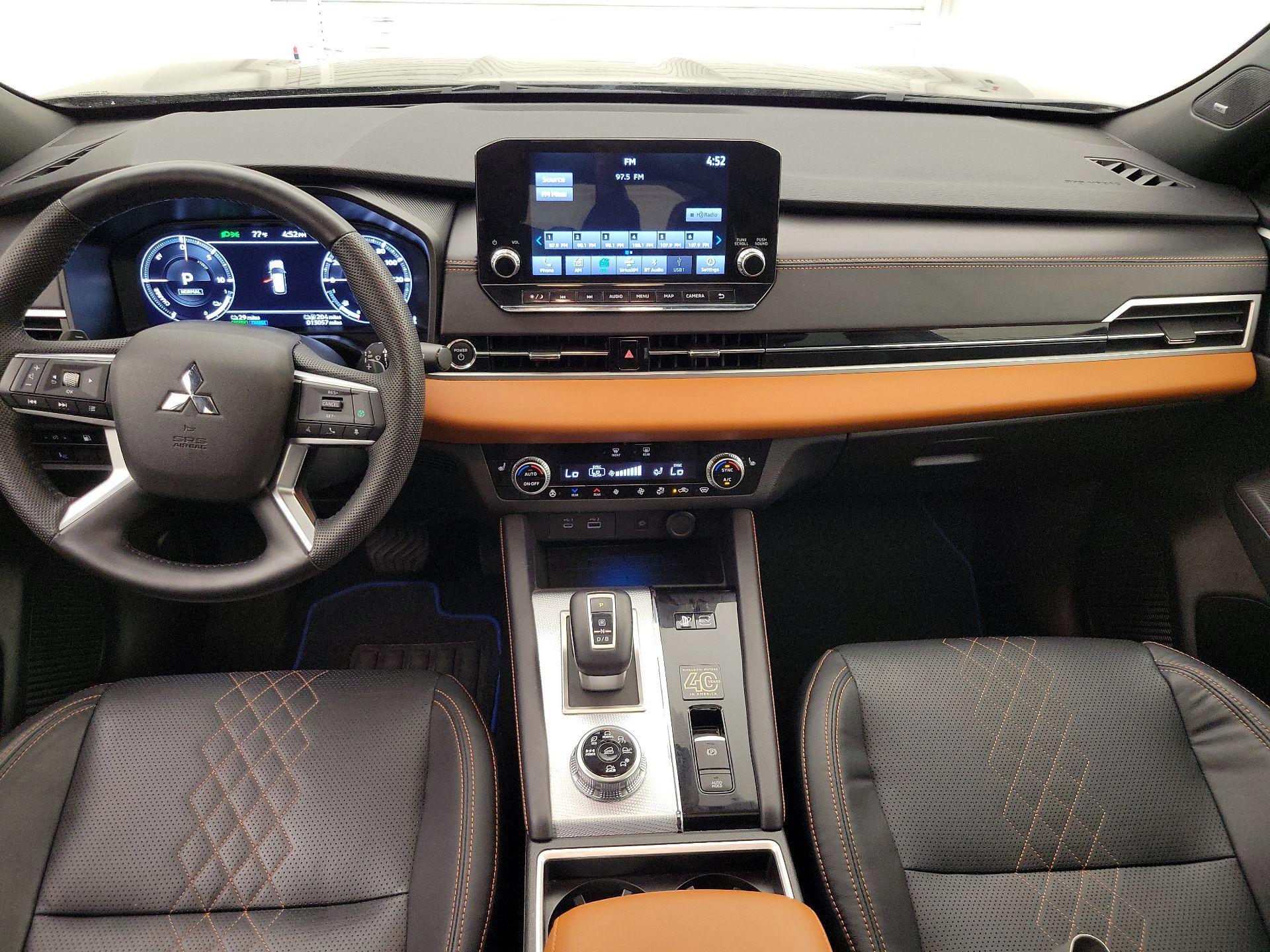 Thumbnail: 2023 Mitsubishi Outlander - 9