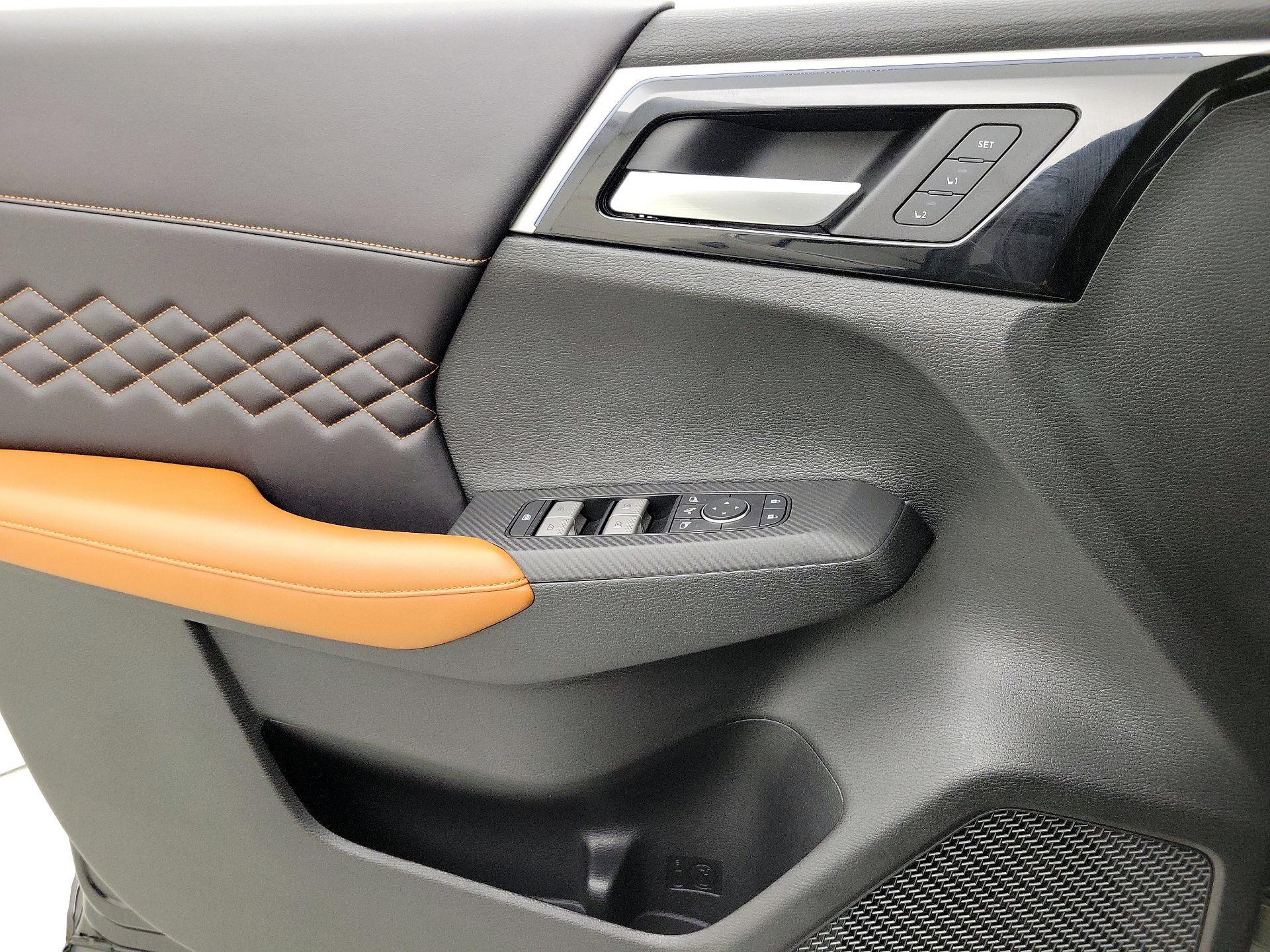 Thumbnail: 2023 Mitsubishi Outlander - 12