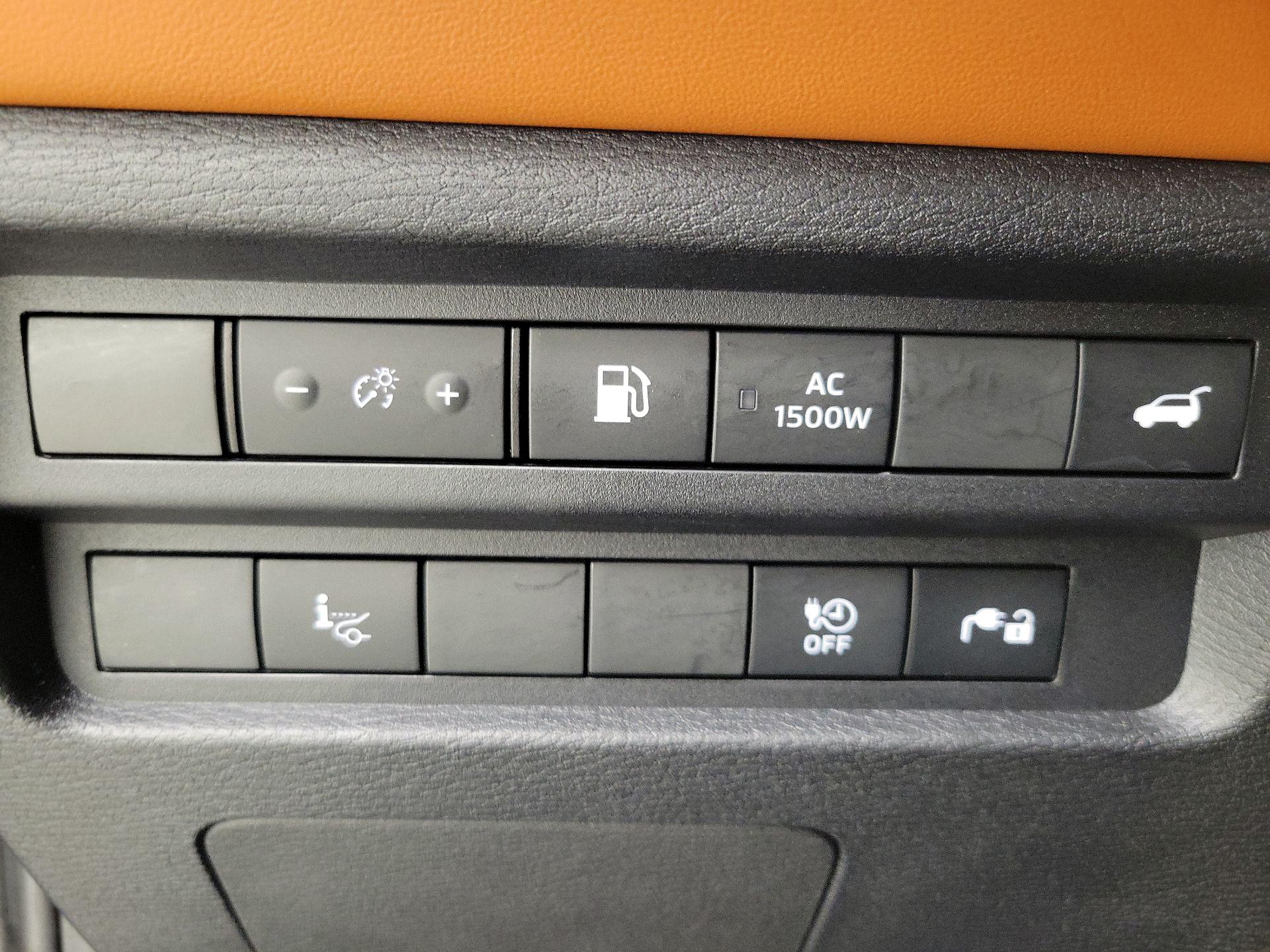 Thumbnail: 2023 Mitsubishi Outlander - 13