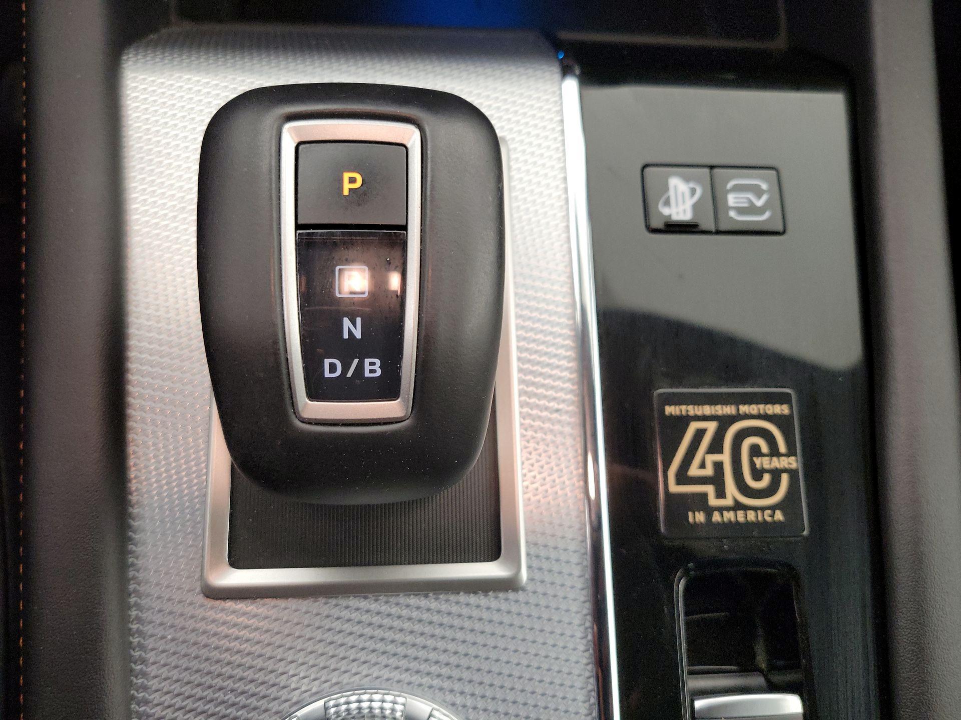 Thumbnail: 2023 Mitsubishi Outlander - 18