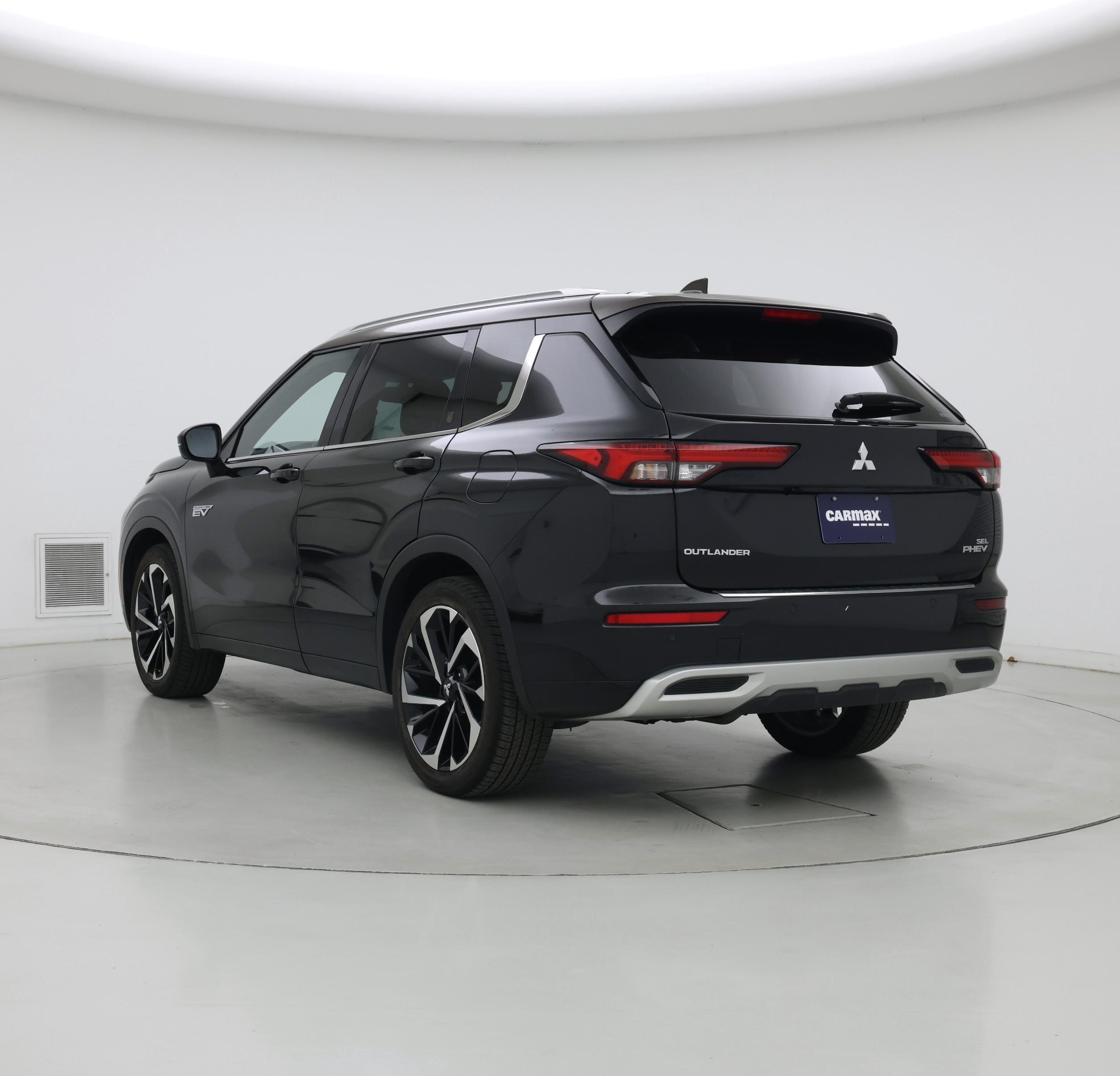 Thumbnail: 2023 Mitsubishi Outlander - 2