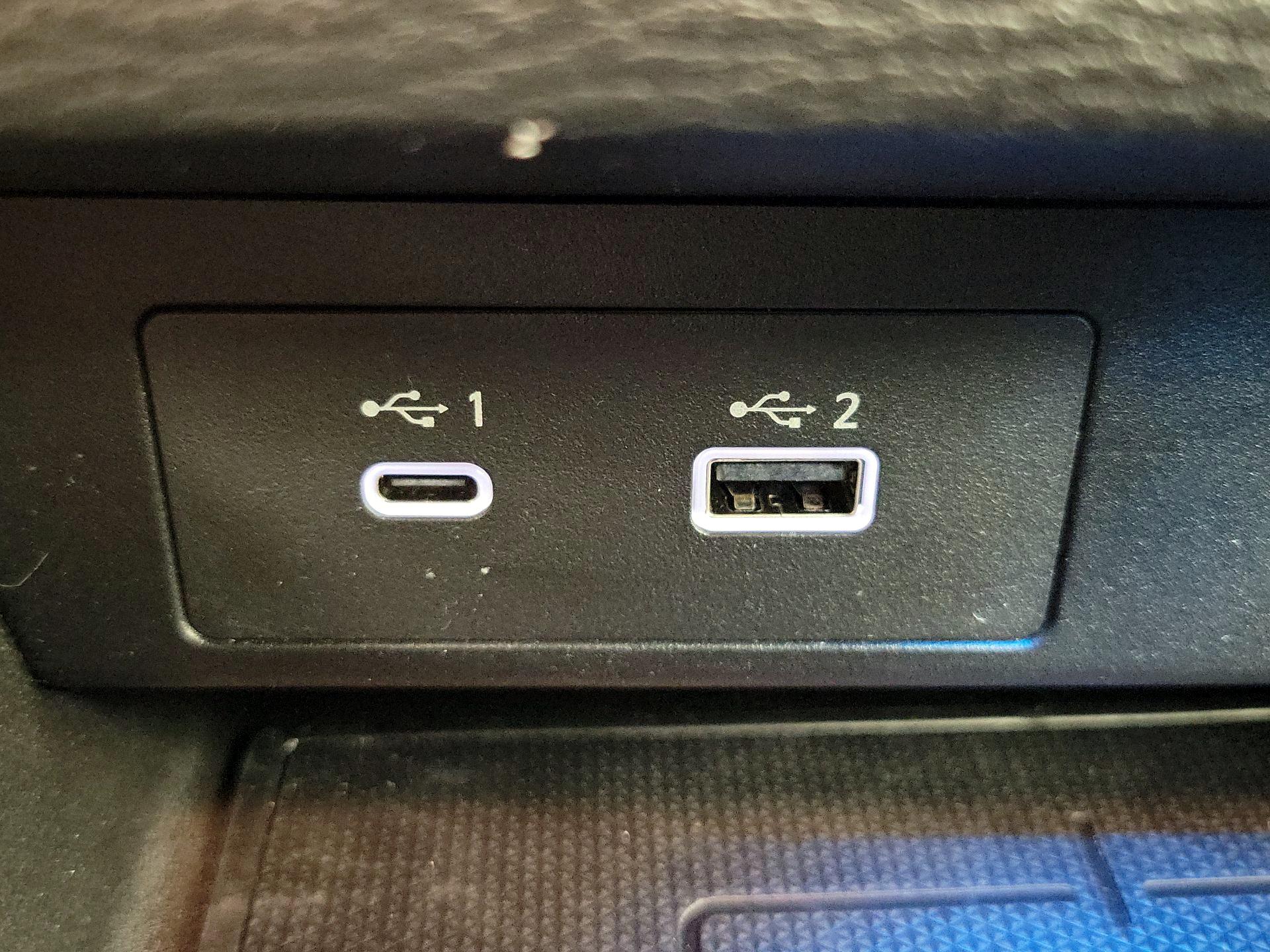 Thumbnail: 2023 Mitsubishi Outlander - 19