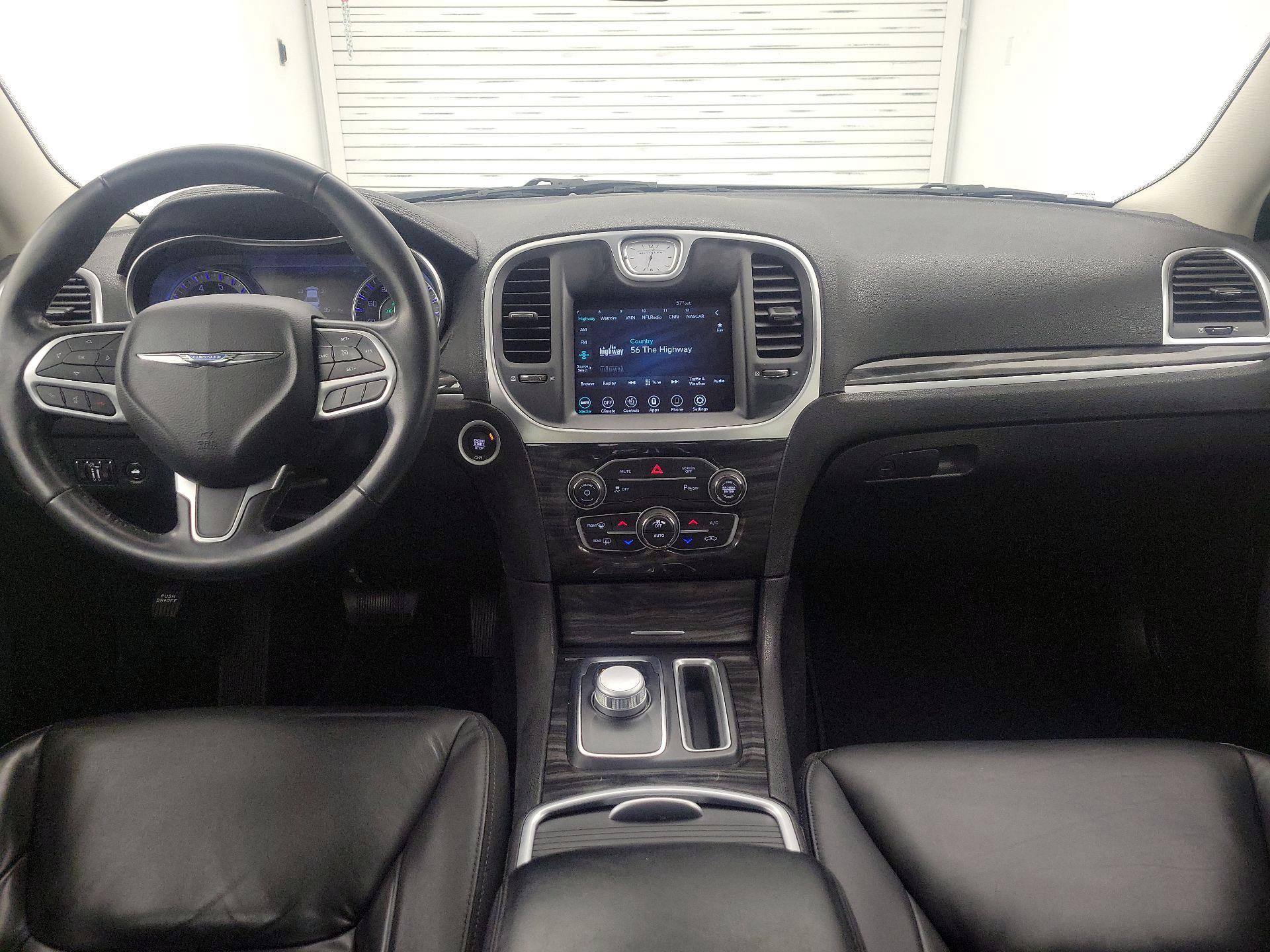 Thumbnail: 2022 Chrysler 300 - 9