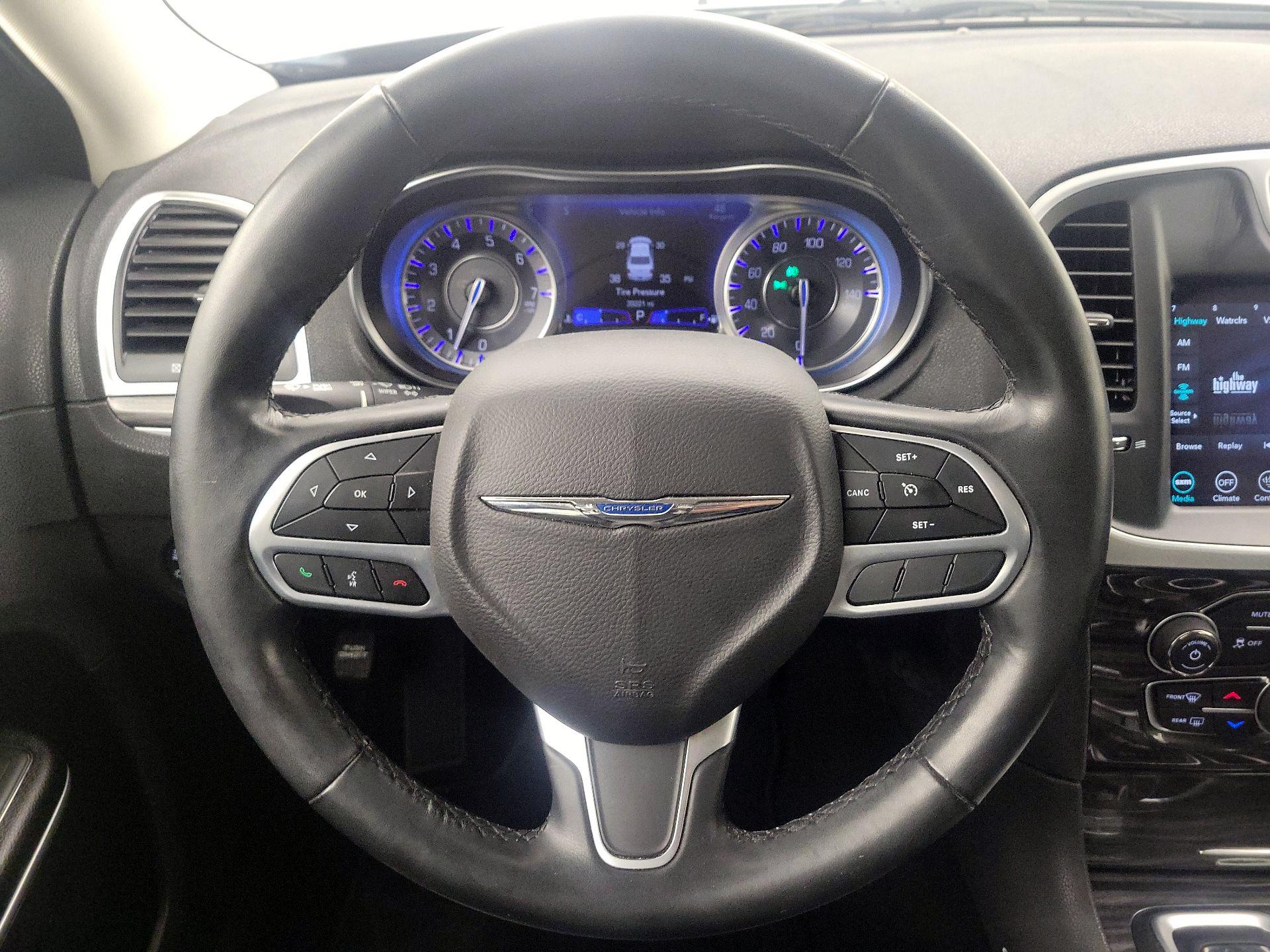 Thumbnail: 2022 Chrysler 300 - 10