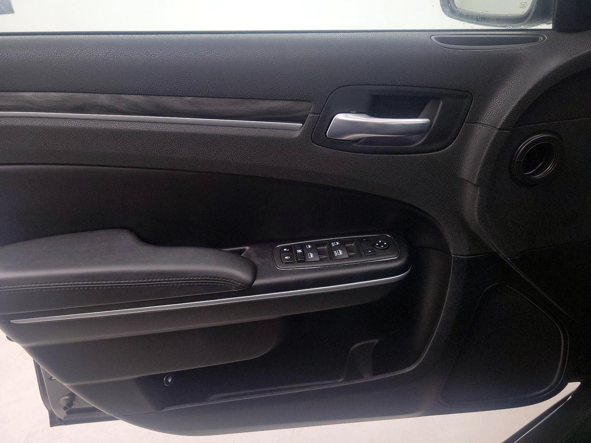 Thumbnail: 2022 Chrysler 300 - 12