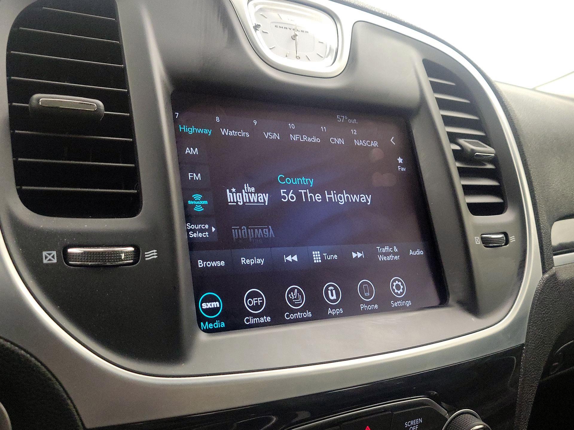 Thumbnail: 2022 Chrysler 300 - 15