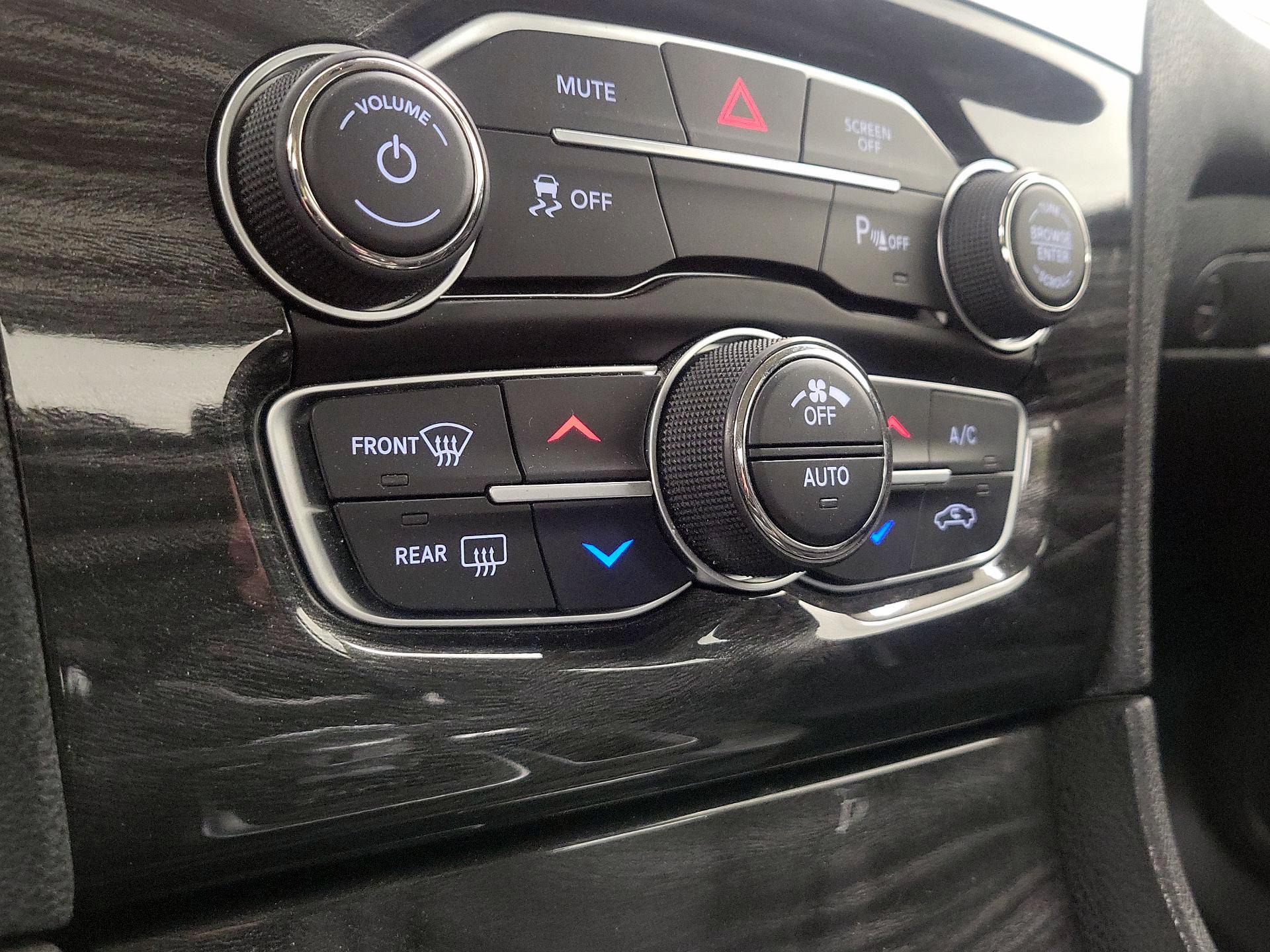 Thumbnail: 2022 Chrysler 300 - 16