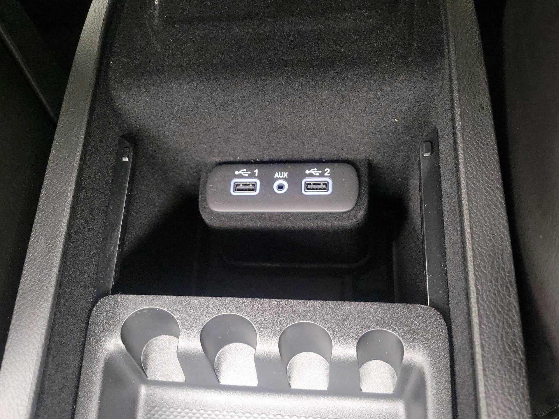 Thumbnail: 2022 Chrysler 300 - 18