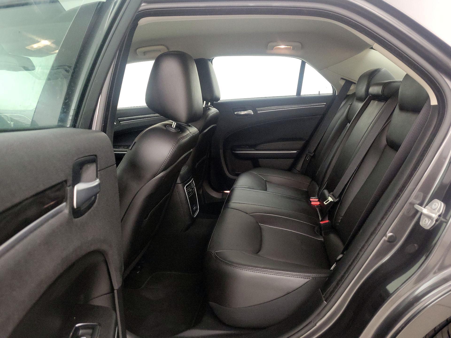 Thumbnail: 2022 Chrysler 300 - 19