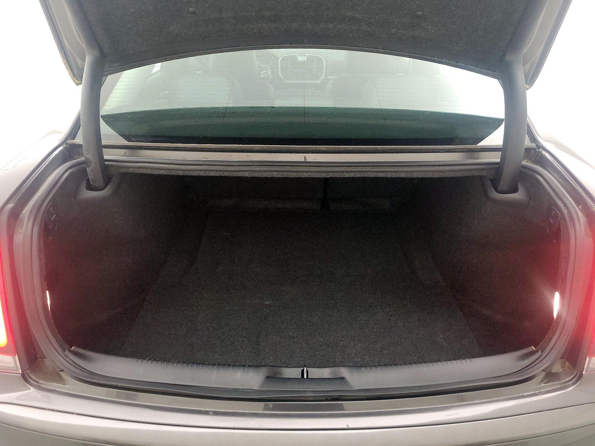 Thumbnail: 2022 Chrysler 300 - 20