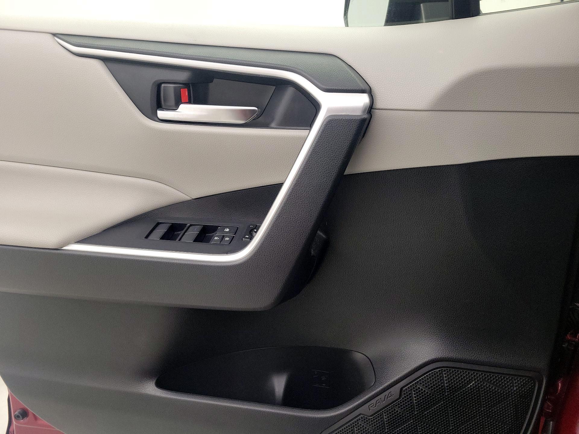 Thumbnail: 2021 Toyota RAV4 - 12