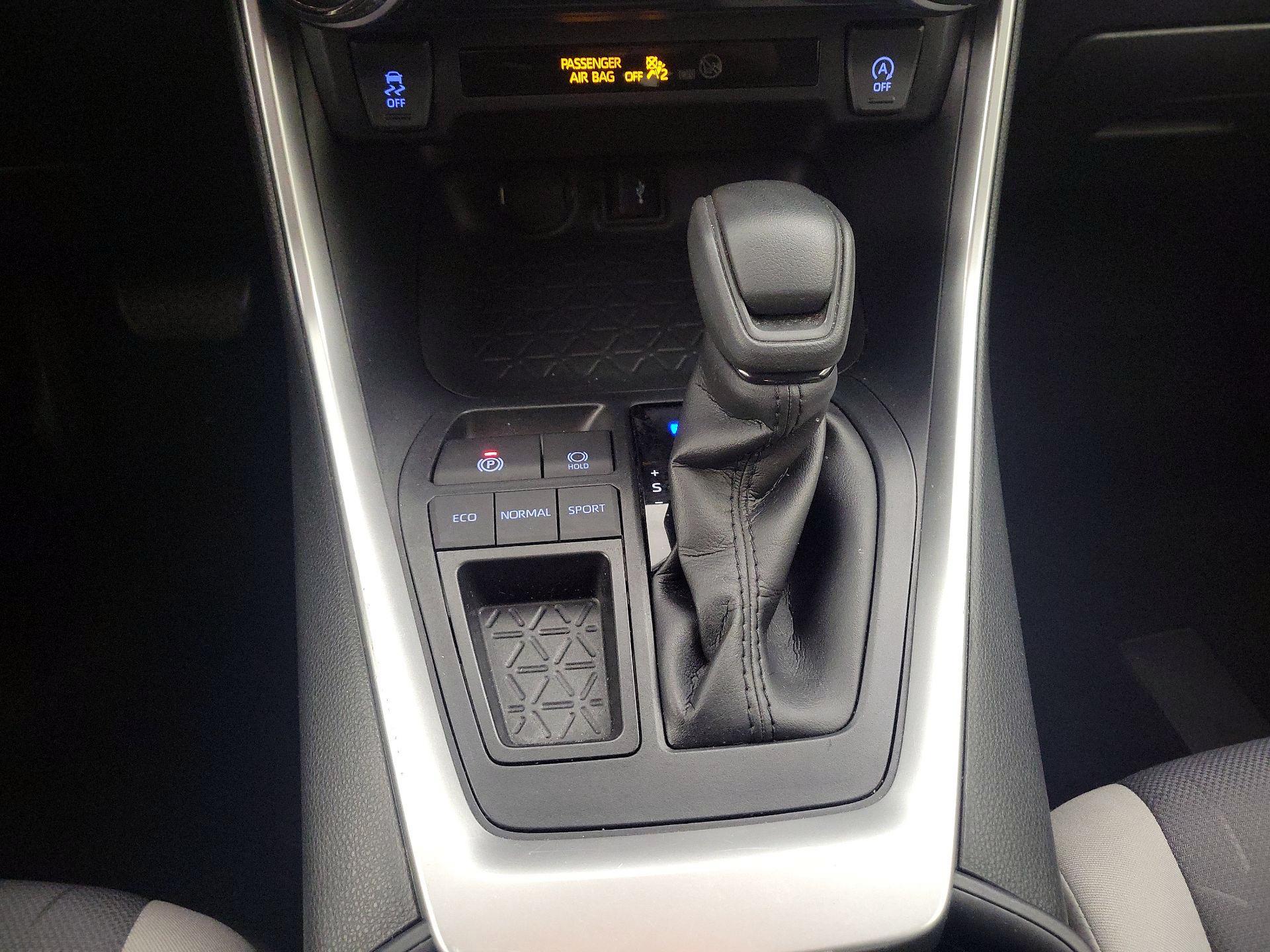 Thumbnail: 2021 Toyota RAV4 - 17