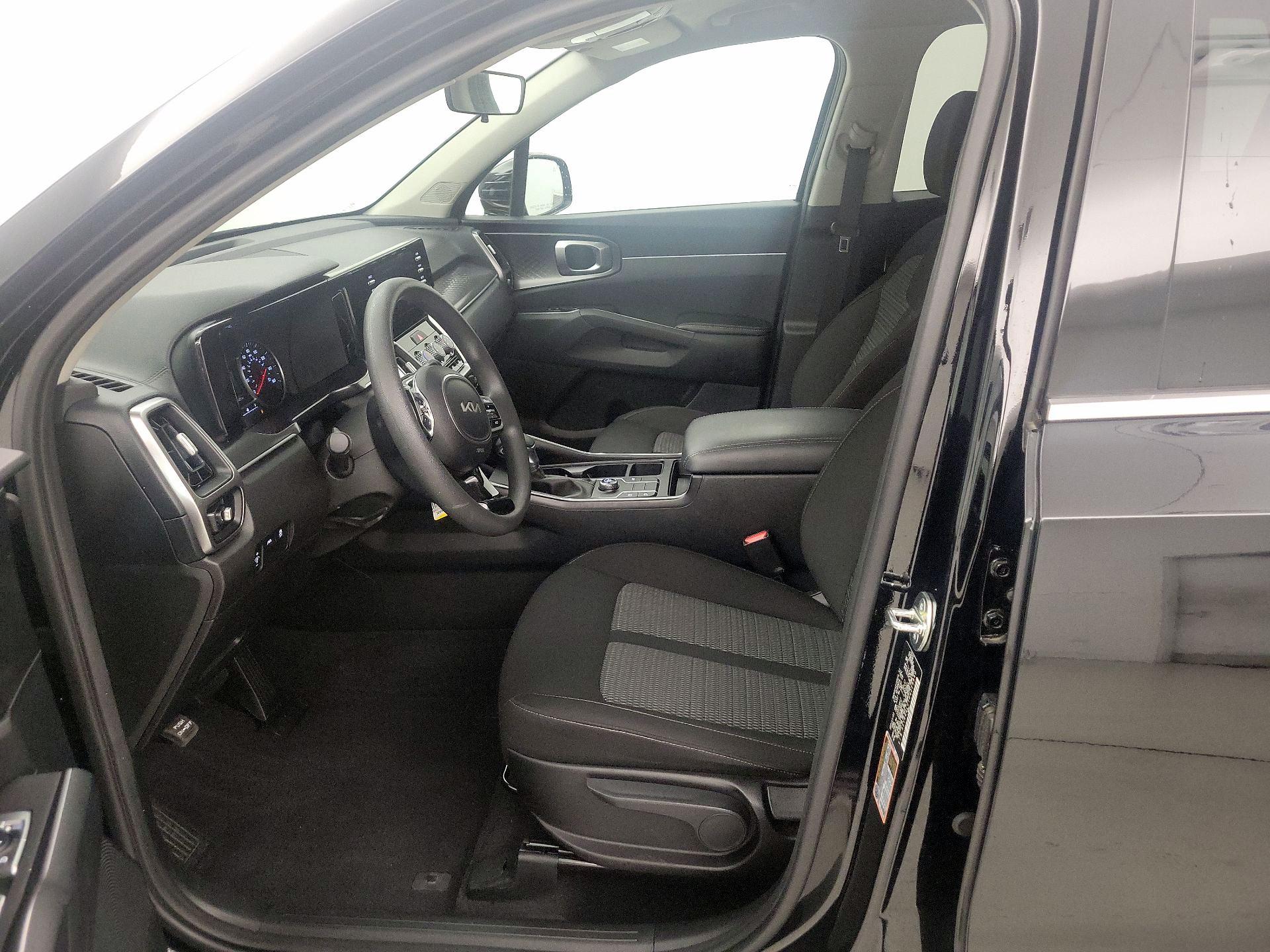 Thumbnail: 2023 Kia Sorento - 11