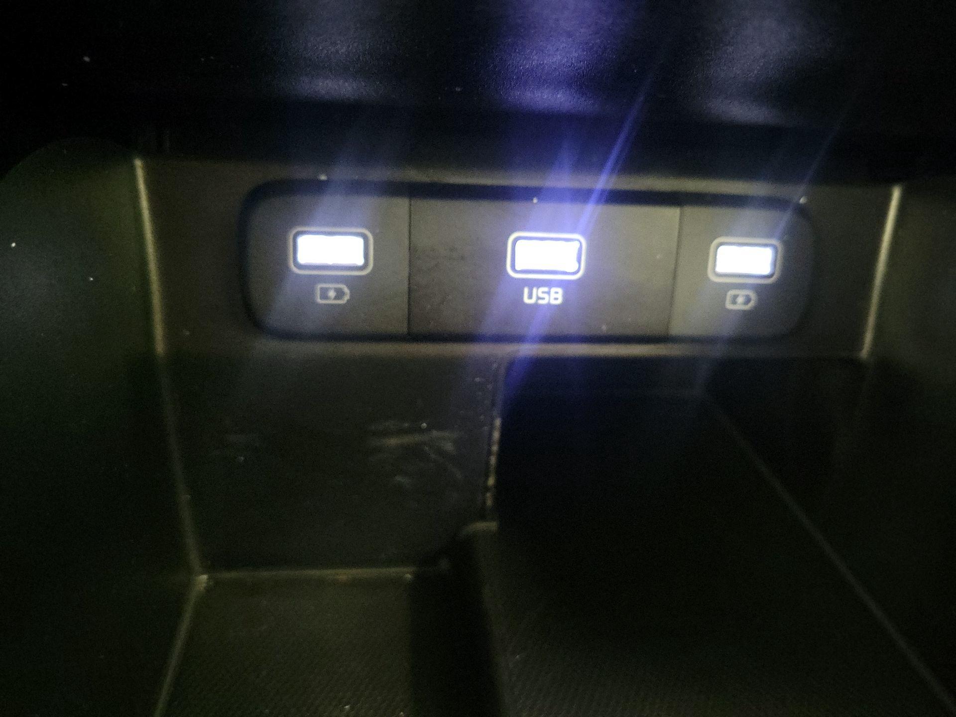 Thumbnail: 2023 Kia Sorento - 18