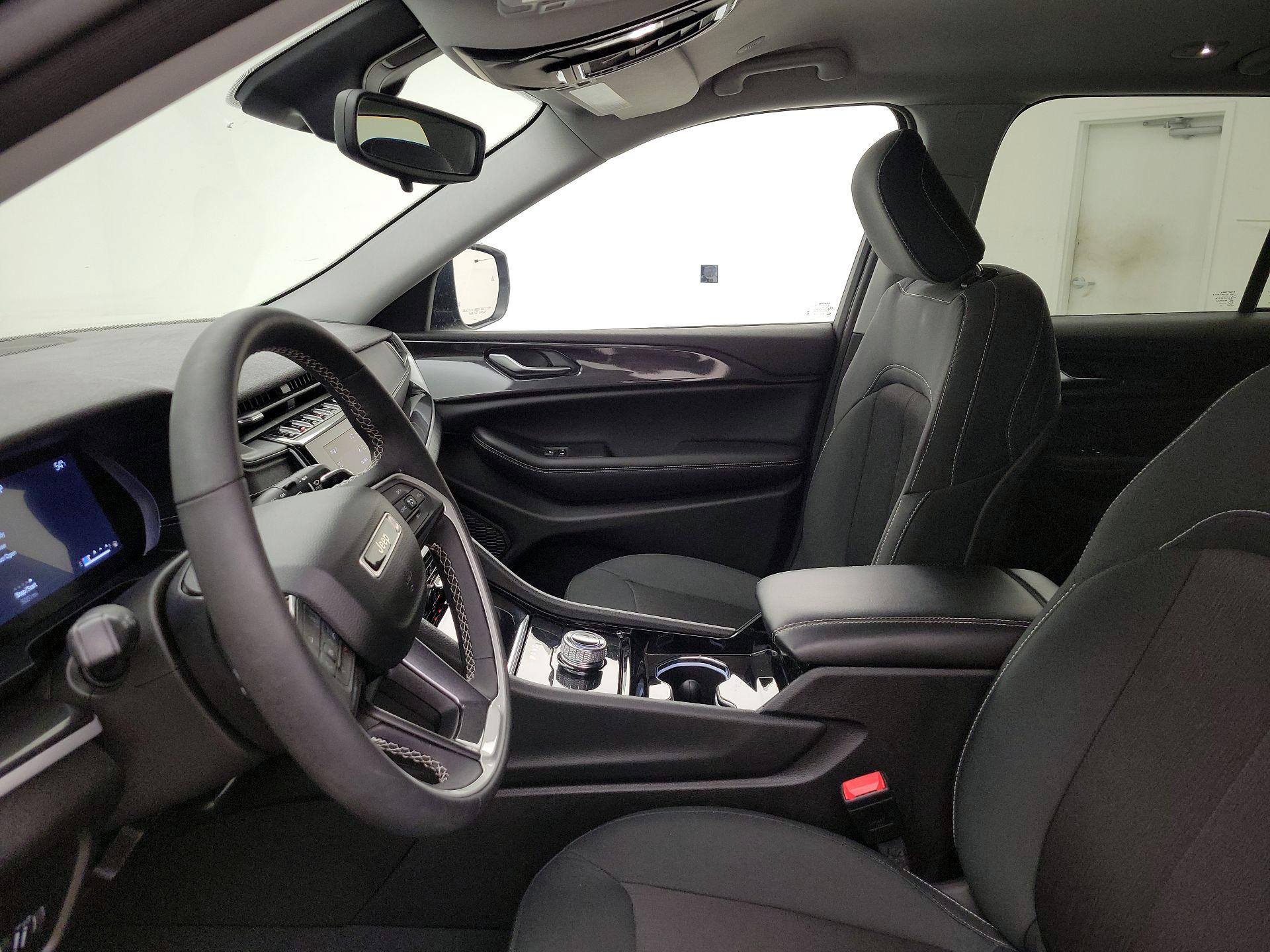 Thumbnail: 2023 Jeep Grand Cherokee - 11