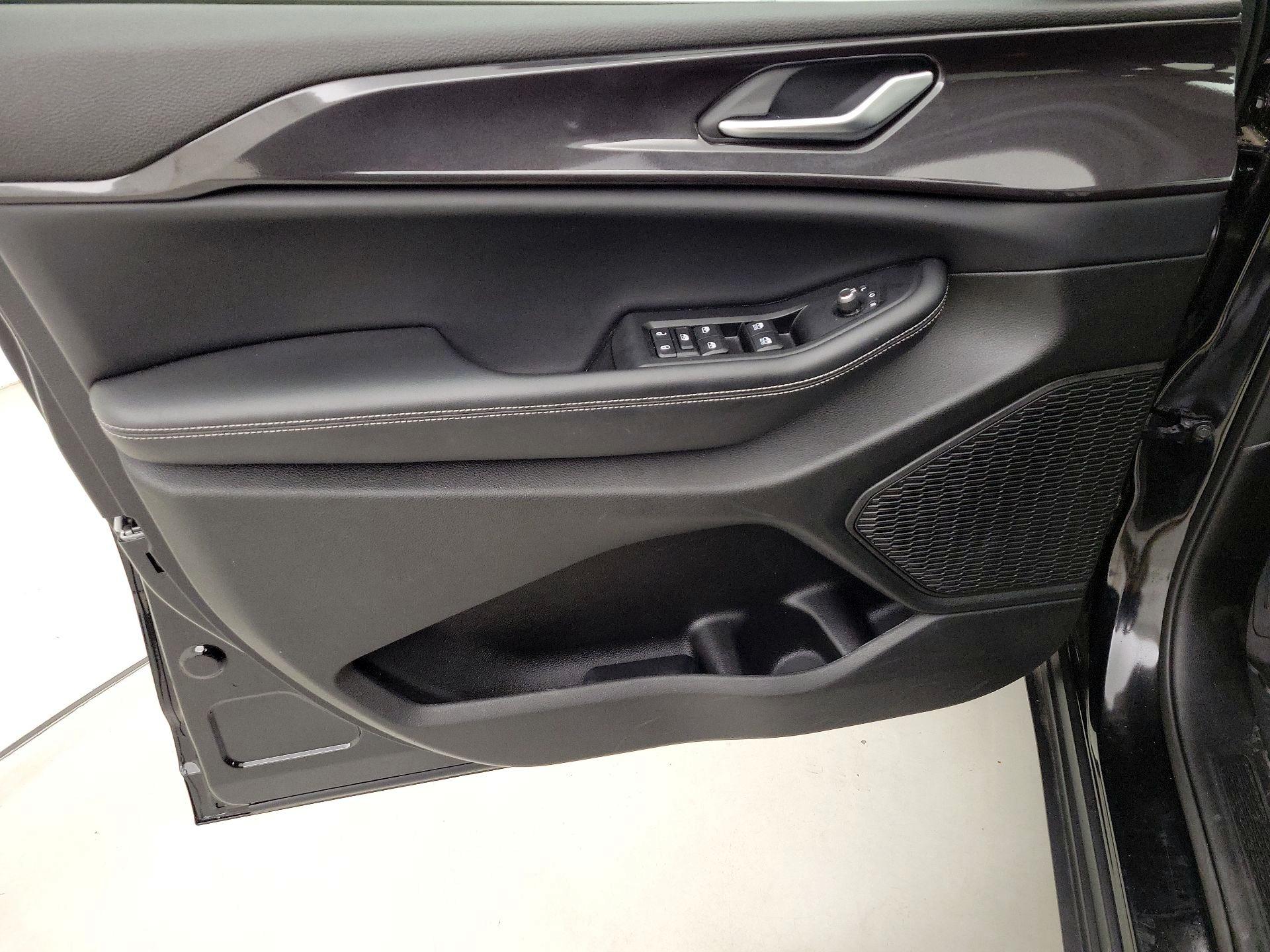 Thumbnail: 2023 Jeep Grand Cherokee - 12