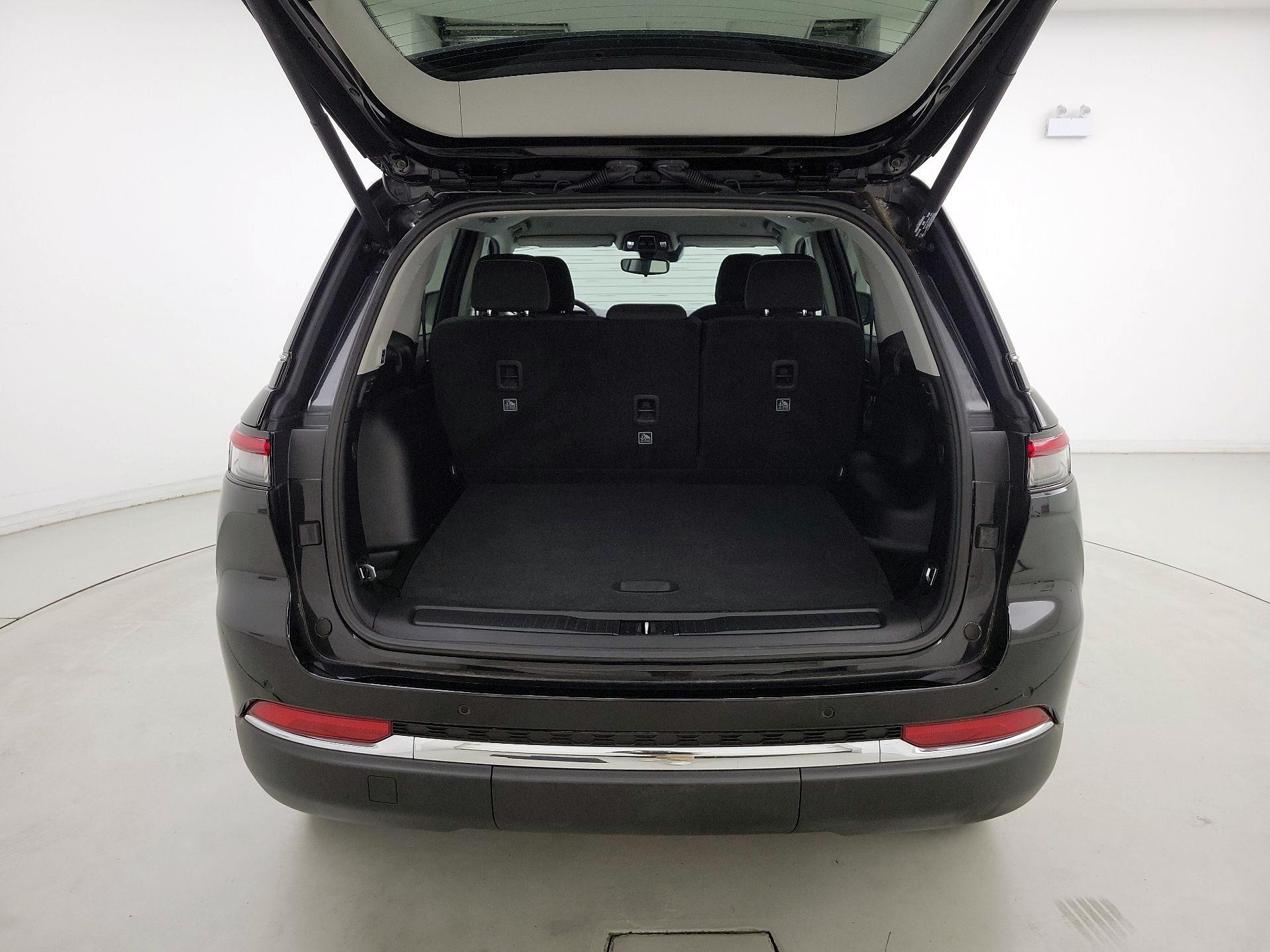 Thumbnail: 2023 Jeep Grand Cherokee - 20