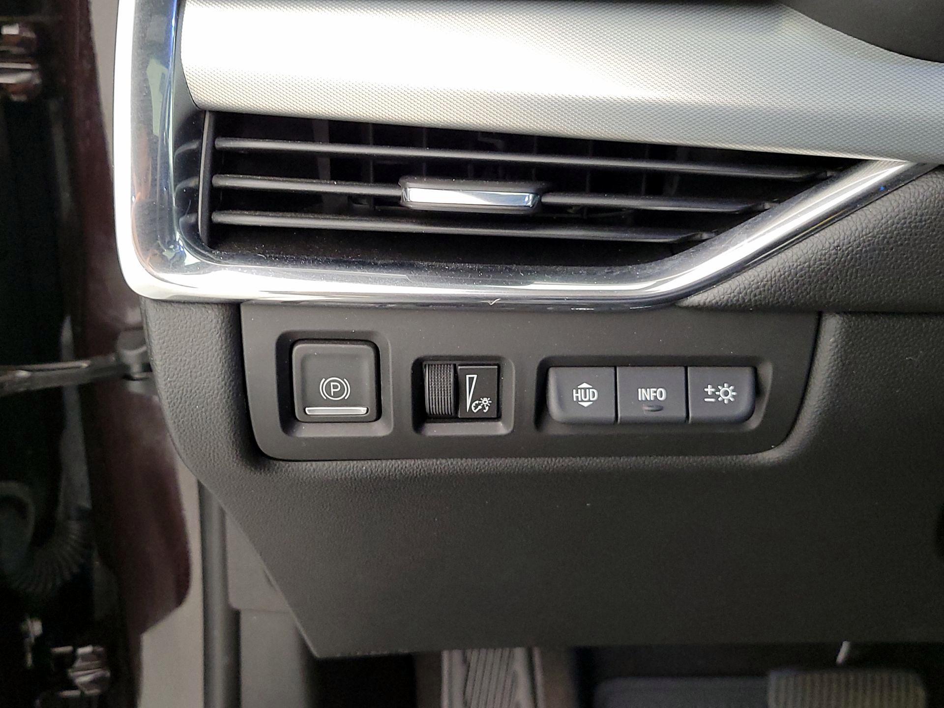 Thumbnail: 2020 Cadillac XT4 - 13