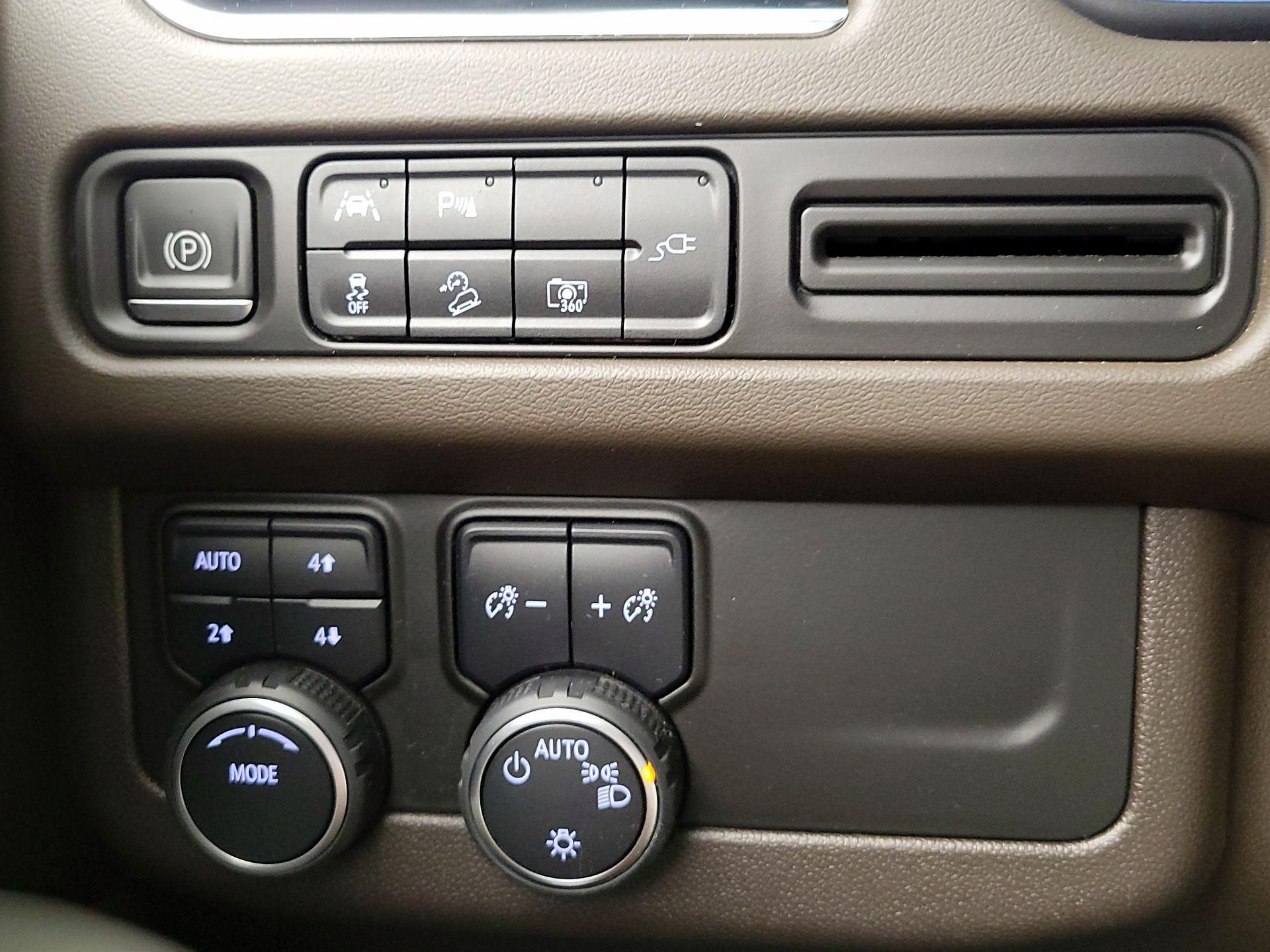 Thumbnail: 2022 Chevrolet Suburban - 13