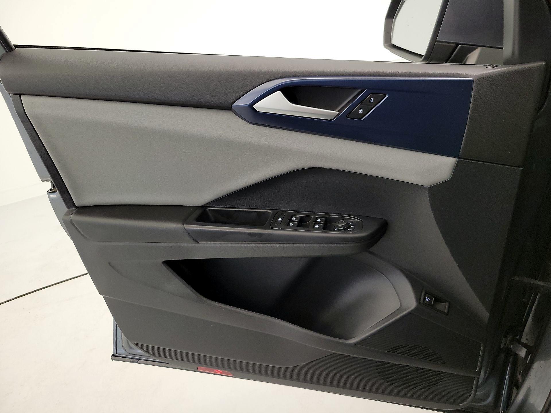 Thumbnail: 2022 Volkswagen Taos - 12