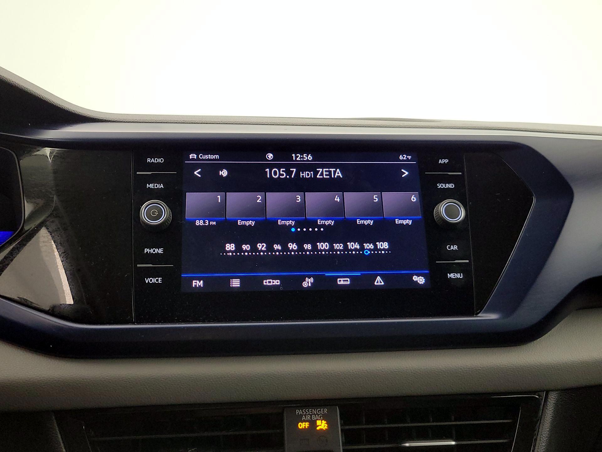 Thumbnail: 2022 Volkswagen Taos - 15