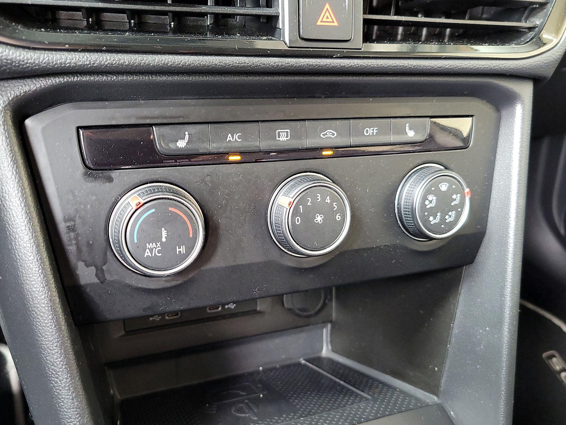 Thumbnail: 2022 Volkswagen Taos - 16